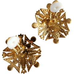 Kenneth Jay Lane Türkisfarbene Koralle und Kristall Vergoldeter Starburst Clip-On