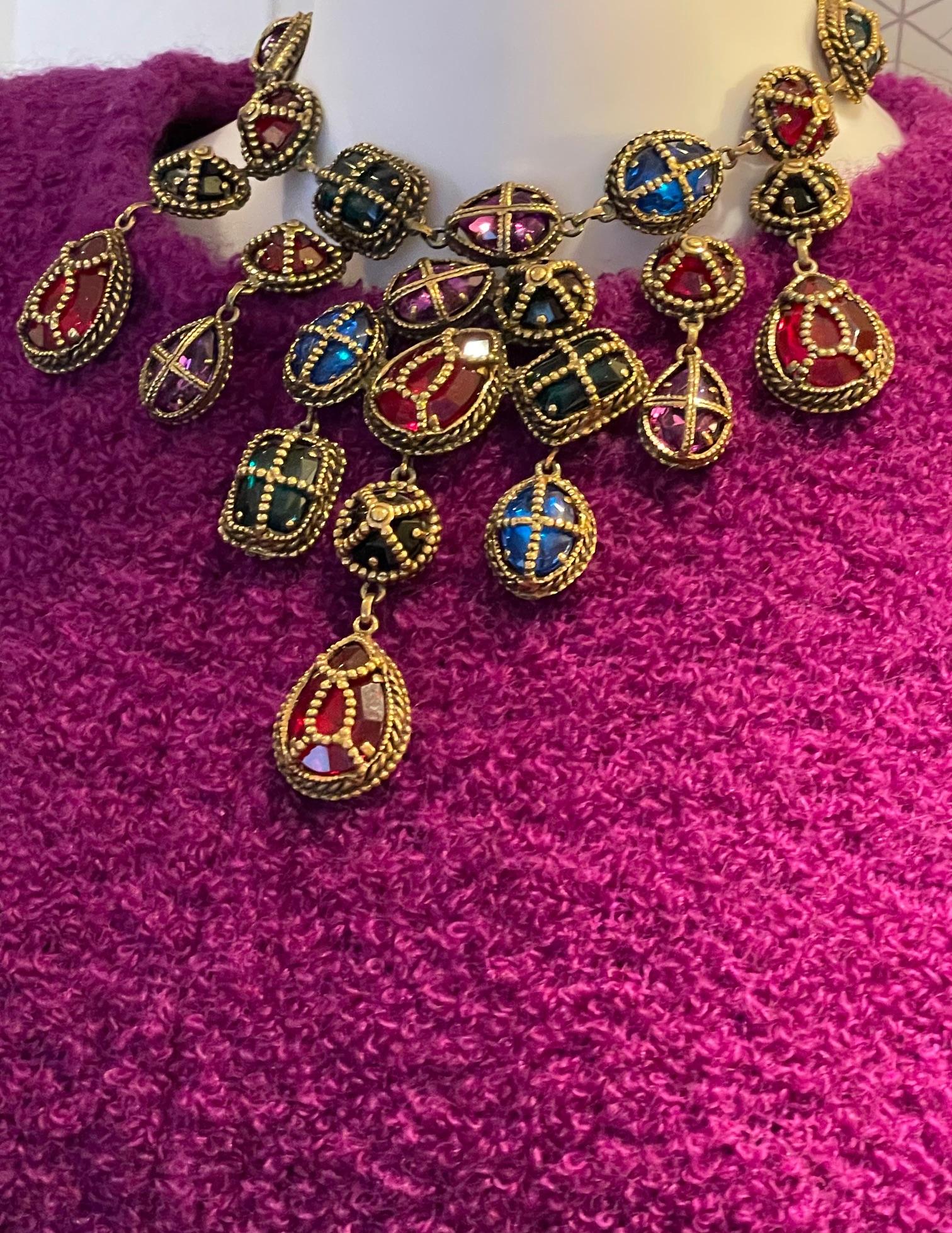 Ensemble collier et boucles d'oreilles KENNETH JAY LANE Vintage Statement Royal Cross Cabochons en vente 1