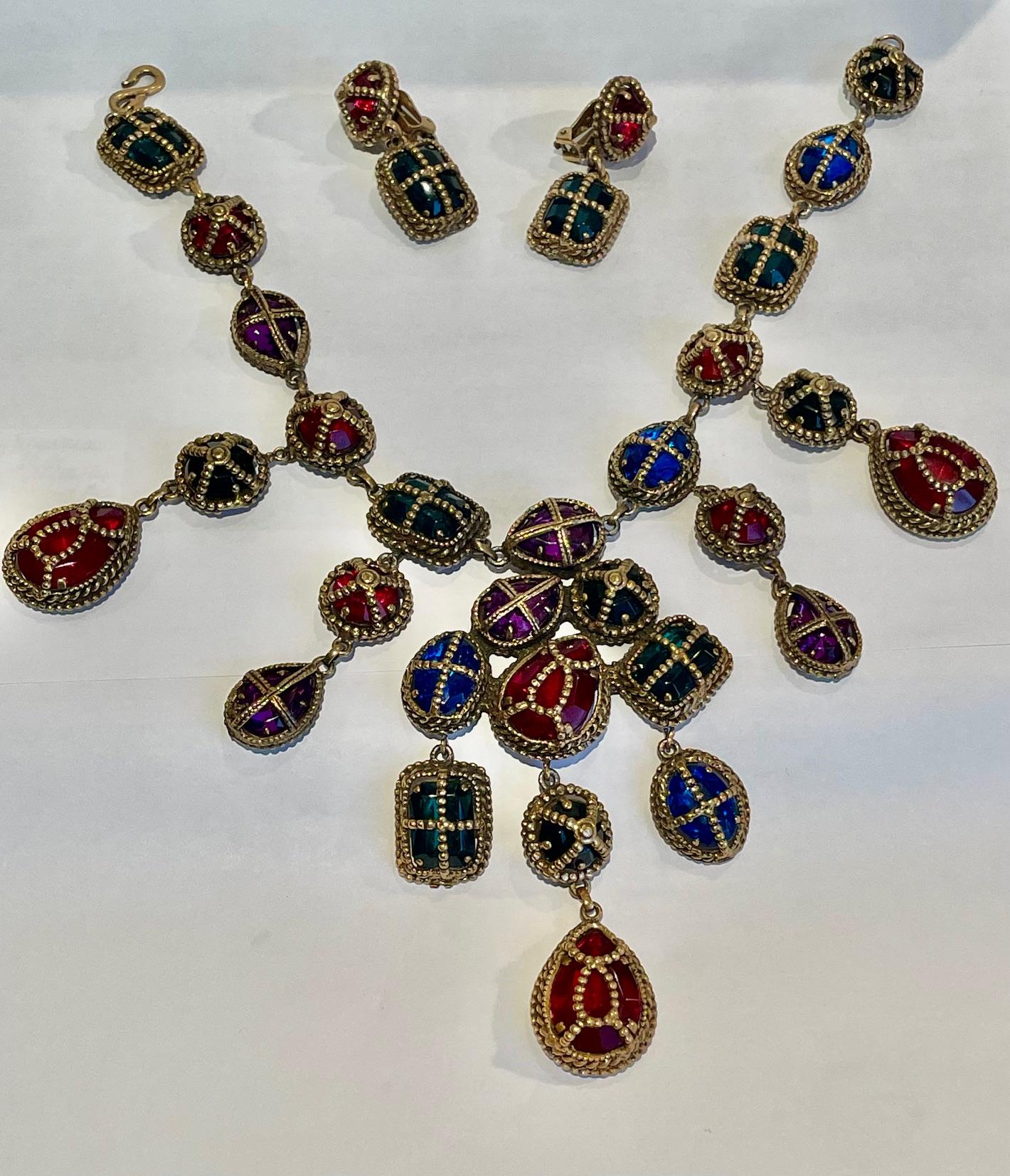 Ensemble collier et boucles d'oreilles KENNETH JAY LANE Vintage Statement Royal Cross Cabochons en vente 3