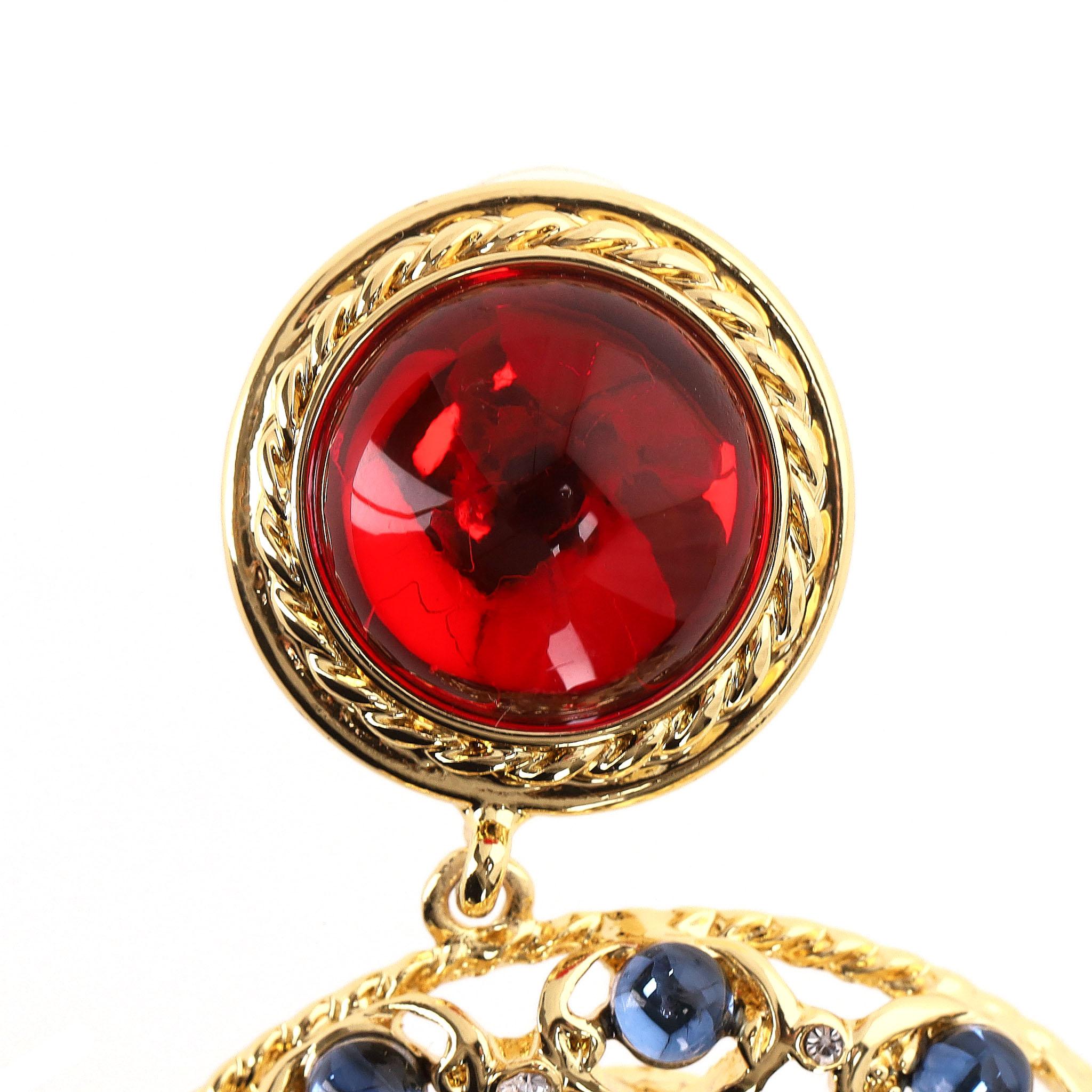 Kenneth Lane Boucles d'oreilles à pince en cristal de verre et pierres précieuses plaquées or 22k en vente 1