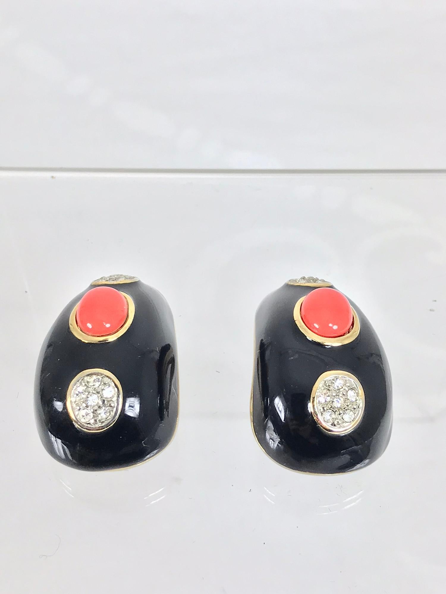 Kenneth Lane black enamel faux coral and rhinestone earrings from the 1990s. These chunky earrings are show stoppers, they look amazing on and they are in excellent condition.
Measurements are in inches:
1 1/2 high
1 wide at the bottom.


.