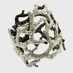 Kenneth Lane Bracelet en cristal gris foncé et transparent avec motif de branches de corail