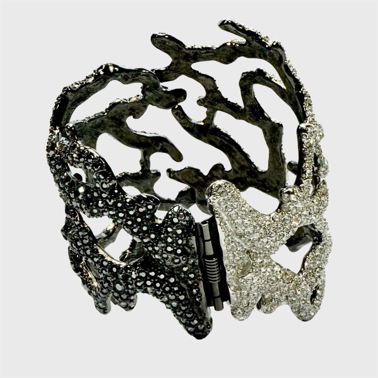 Bracciale Kenneth Lane's grigio scuro e cristallo trasparente con design Branch in corallo In condizioni buone in vendita a London, GB