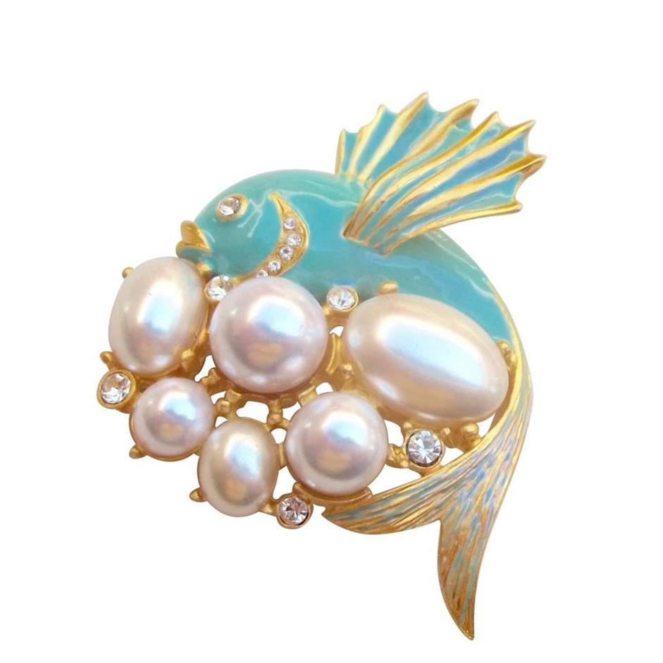 Kenneth Lane KJL Pearl Enamel Fish Statement Brooch Pin In Excellent Condition In Montreal, QC