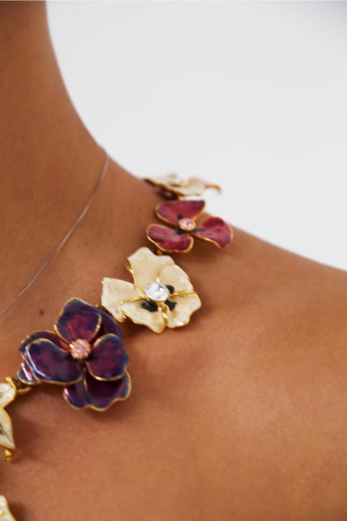 vintage flower necklace