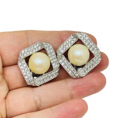 KENNETH LANE - boucles d'oreilles à clip vintage en argent, strass et perles.