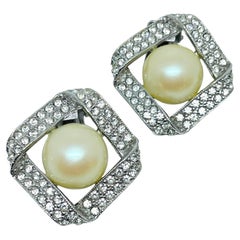 KENNETH LANE - boucles d'oreilles à clip vintage en argent, strass et perles.