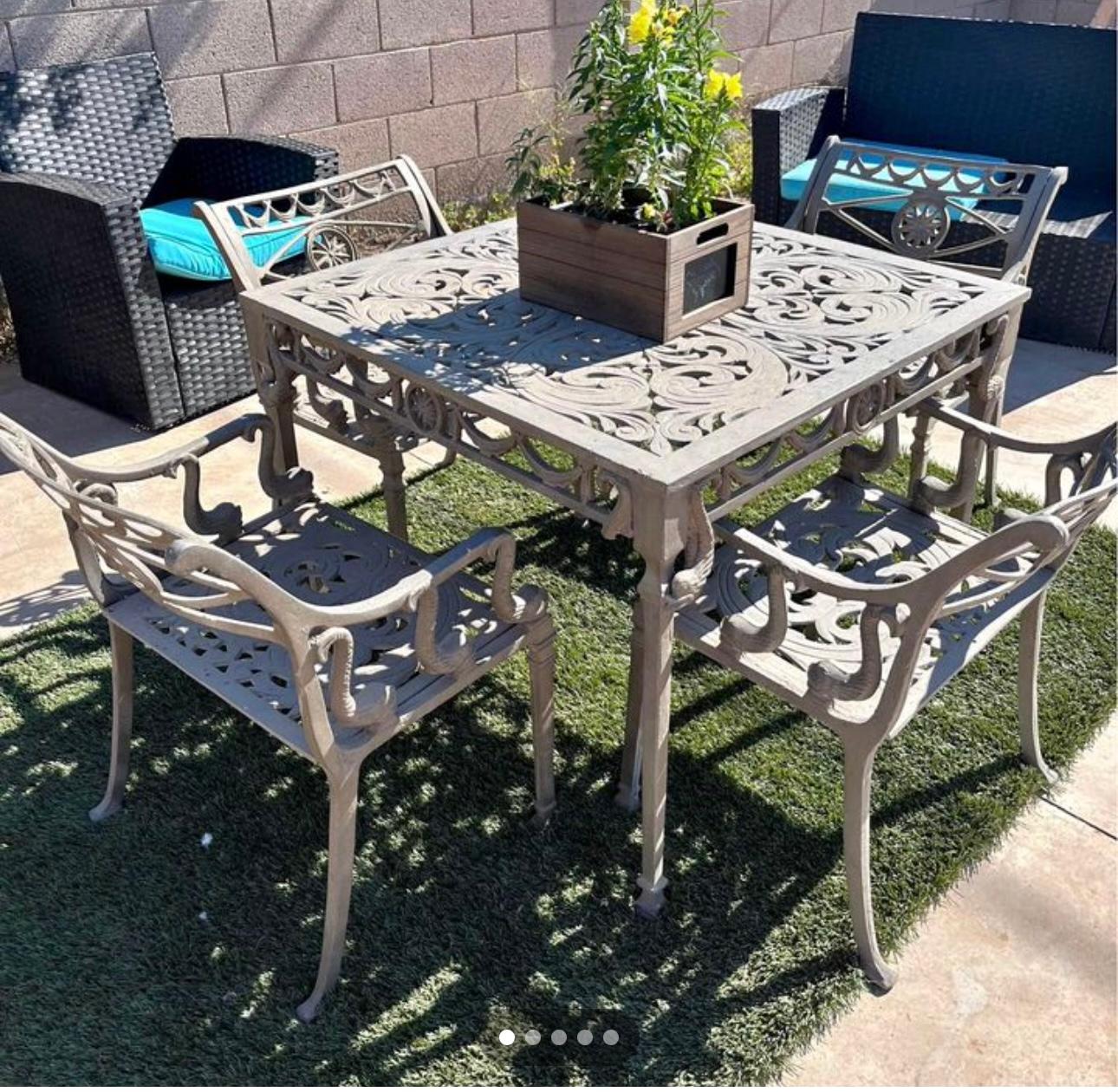 Kenneth Lynch and Sons Filigree Design Star& Dolphin patio set, Rare, circa 1950 For Sale 2