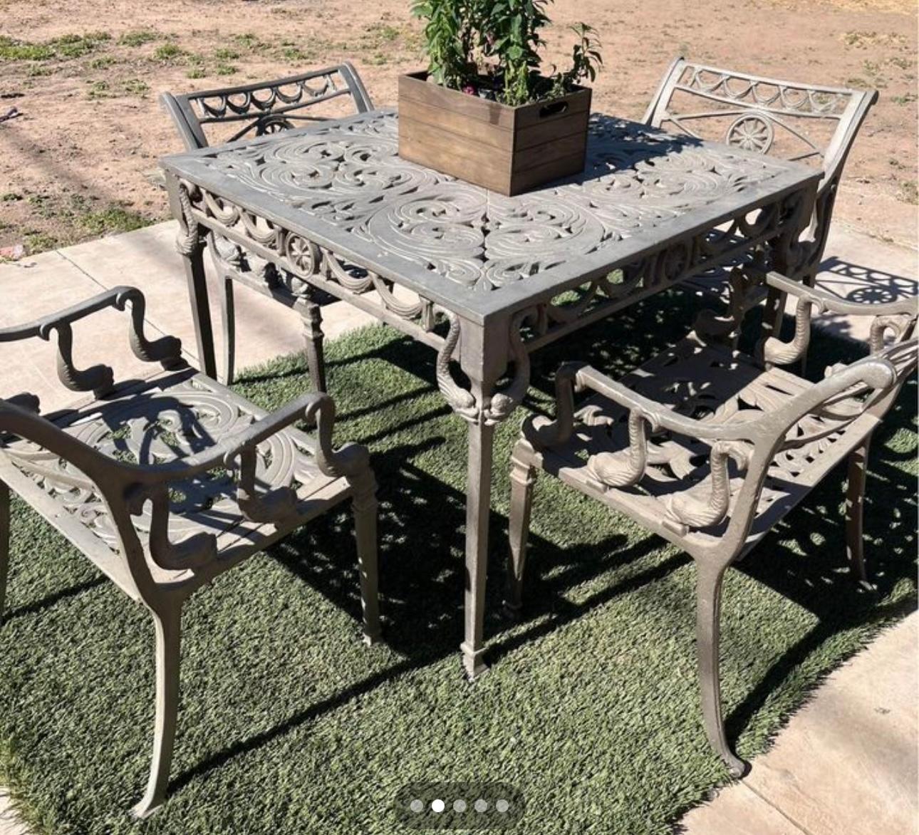 Kenneth Lynch and Sons Filigree Design Star& Dolphin patio set, Rare, circa 1950 For Sale 3