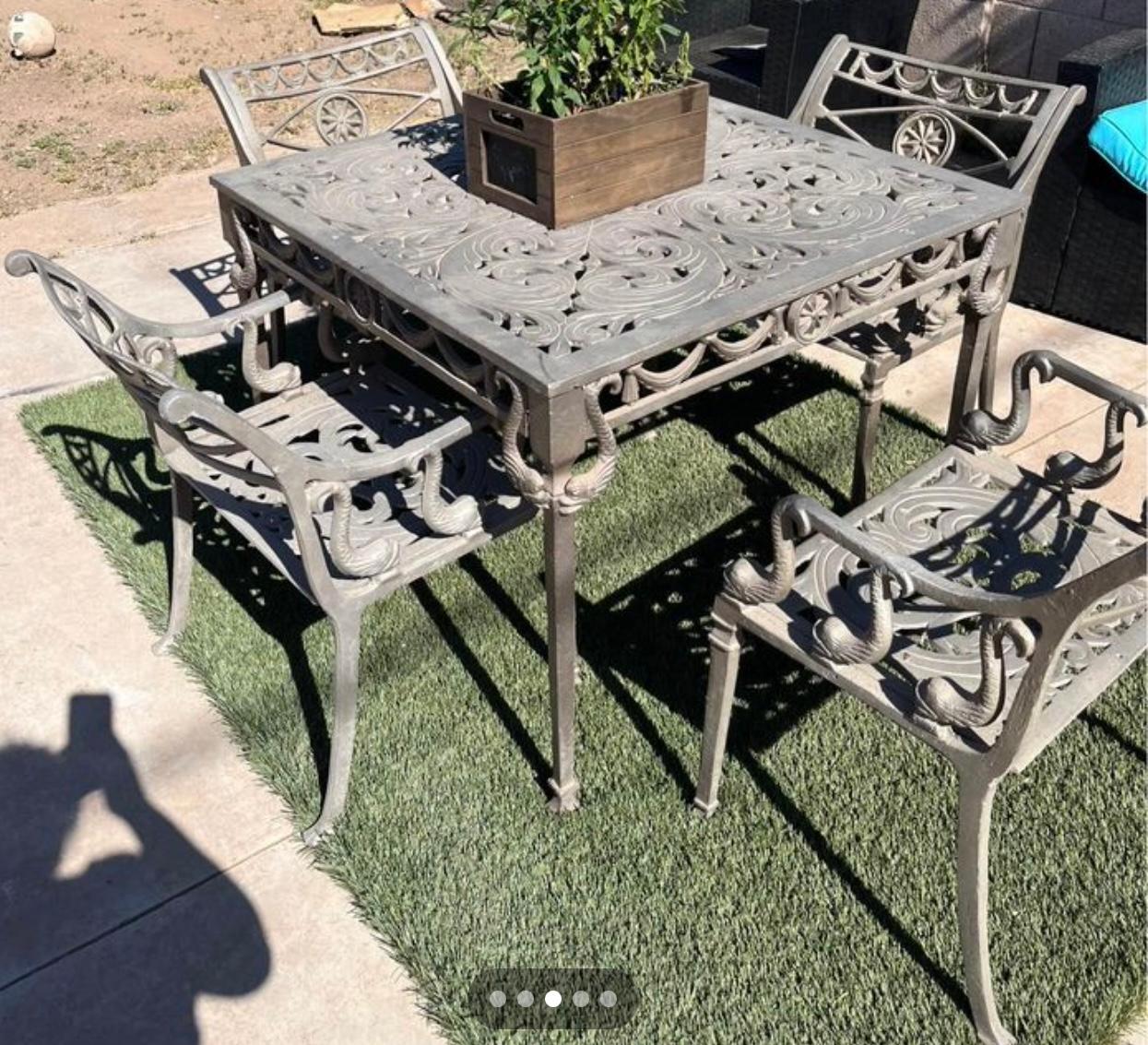 Kenneth Lynch and Sons Filigree Design Star& Dolphin patio set, Rare, circa 1950 For Sale 4