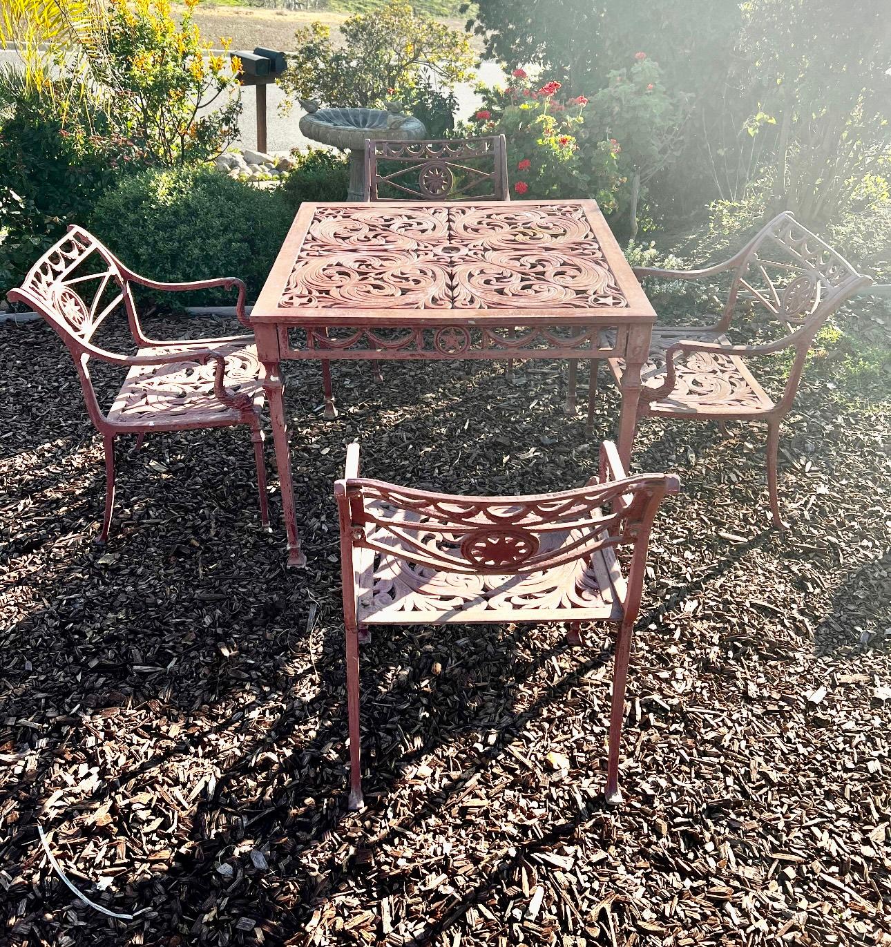 Kenneth Lynch & Sons Filigree Design
Star & Dolphin Dining st
Four arm chairs and table with opening for umbrella. c. 1950'd
OF THE PERIOD: Mid-Century Modern
MATERIALS: Cast aluminum
CONDITION: Good with paint chips as you see in pictures
Need to