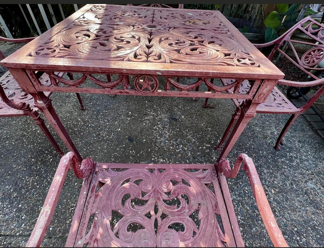 Kenneth Lynch and Sons Filigree Design Star& Dolphin patio set, Rare, circa 1950 In Good Condition In San Jose, CA