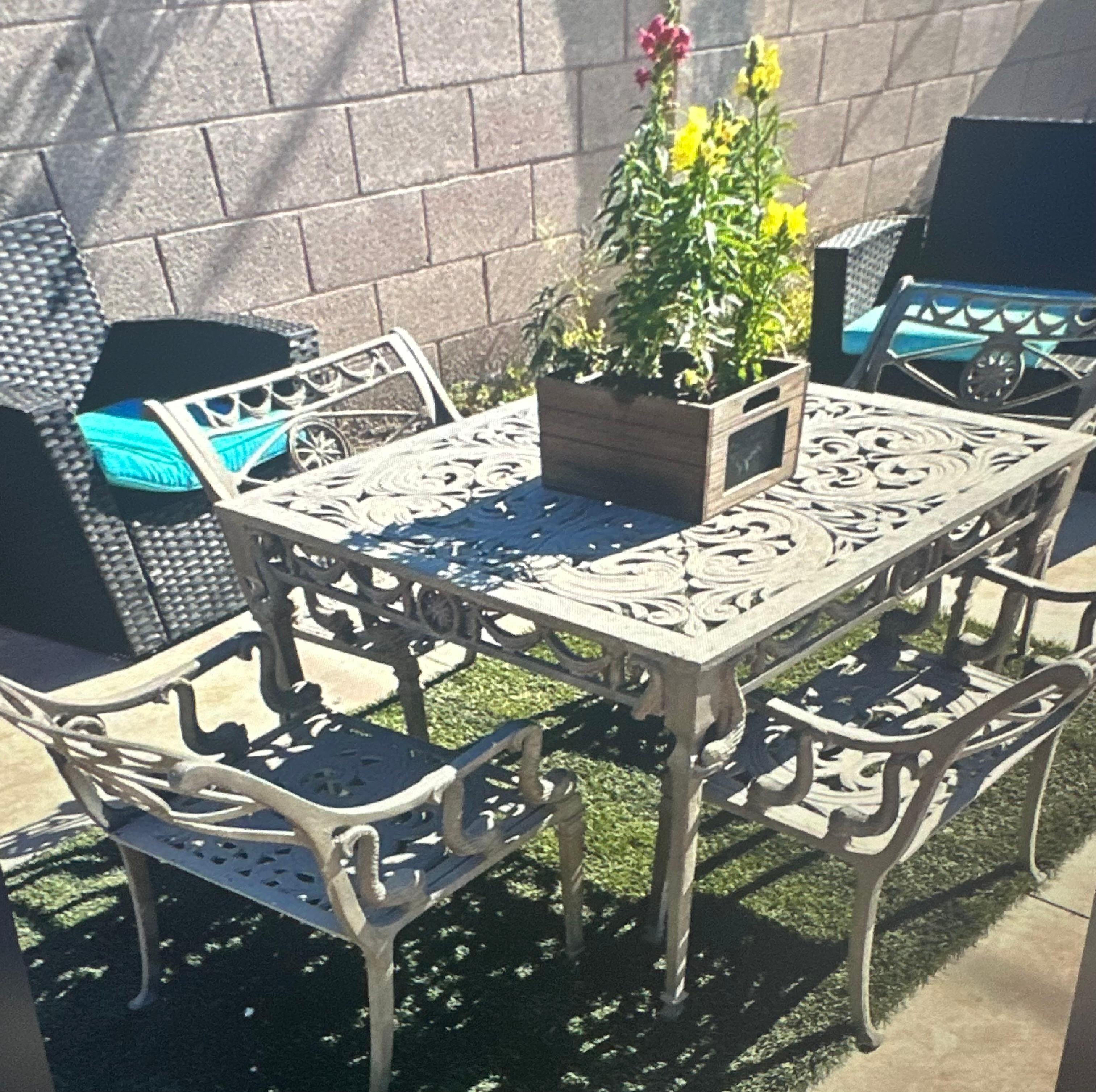 Kenneth Lynch and Sons Filigree Design Star& Dolphin patio set, Rare, circa 1950 For Sale 1
