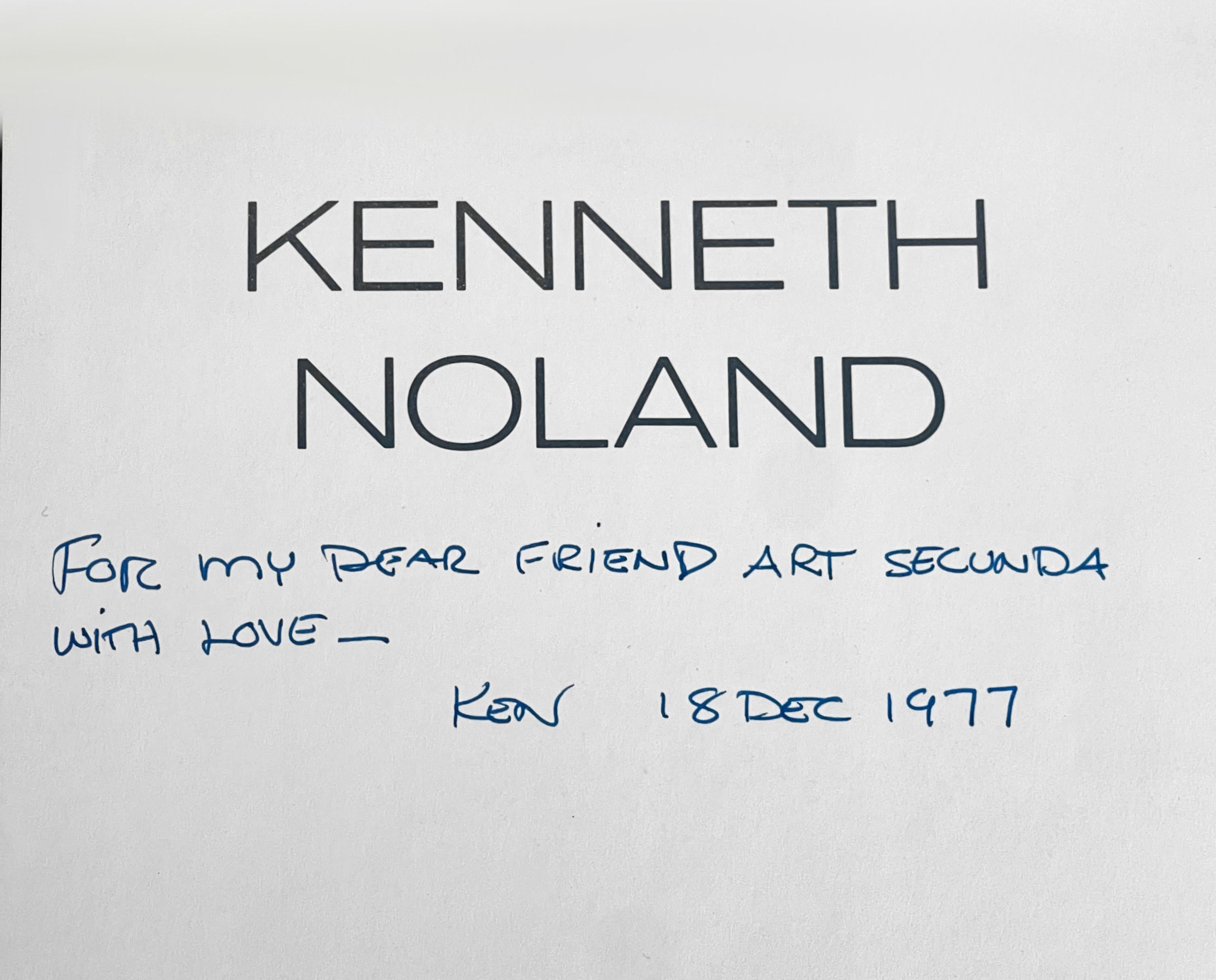 Livre : KENNETH NOLAND (signé à la main et chaleureusement inscrit à l'artiste Arthur Secunda) en vente 1