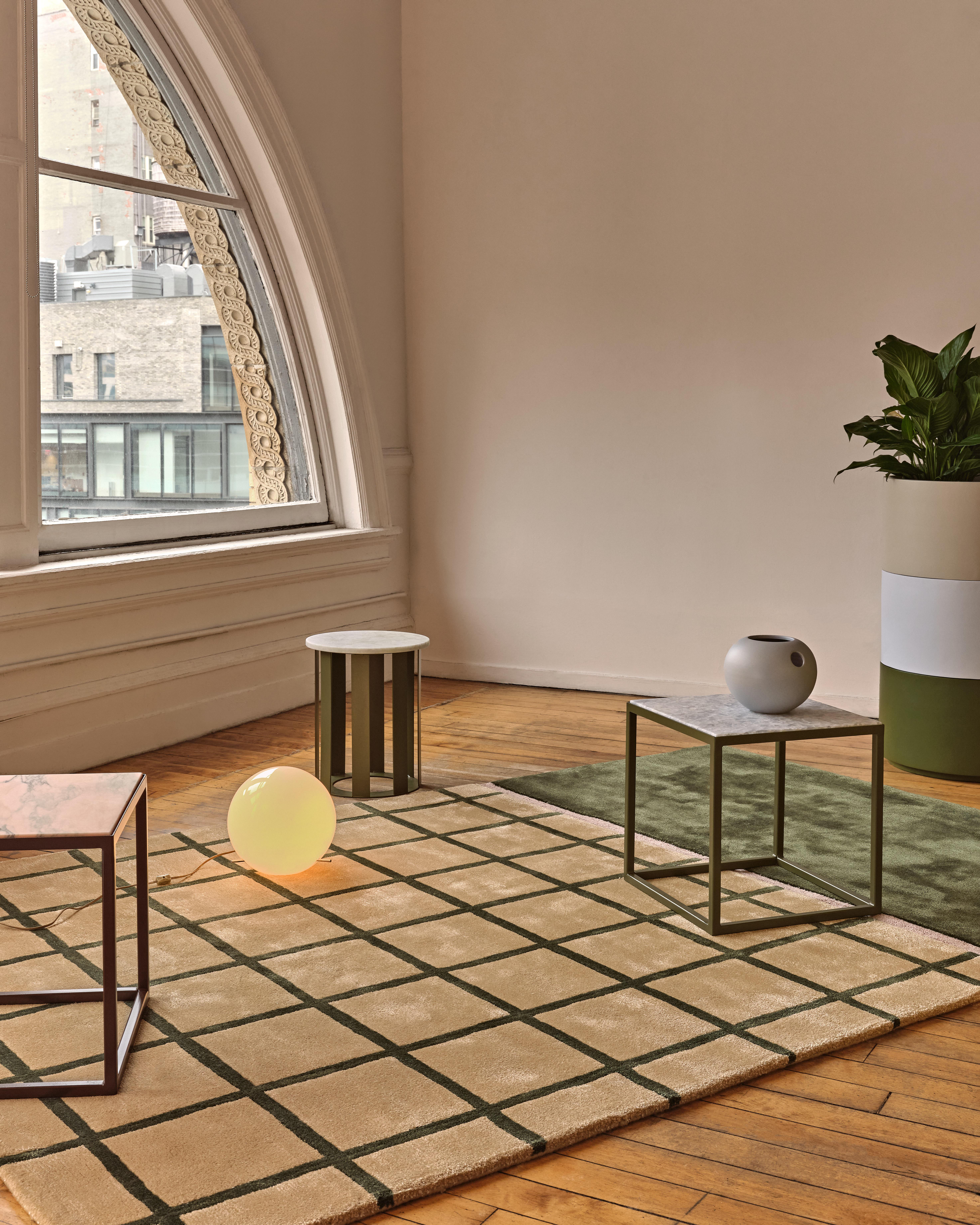 Teppich mit Gittermuster von Pieces, moderner handgetufteter Teppich  im Zustand „Neu“ im Angebot in Brooklyn, NY