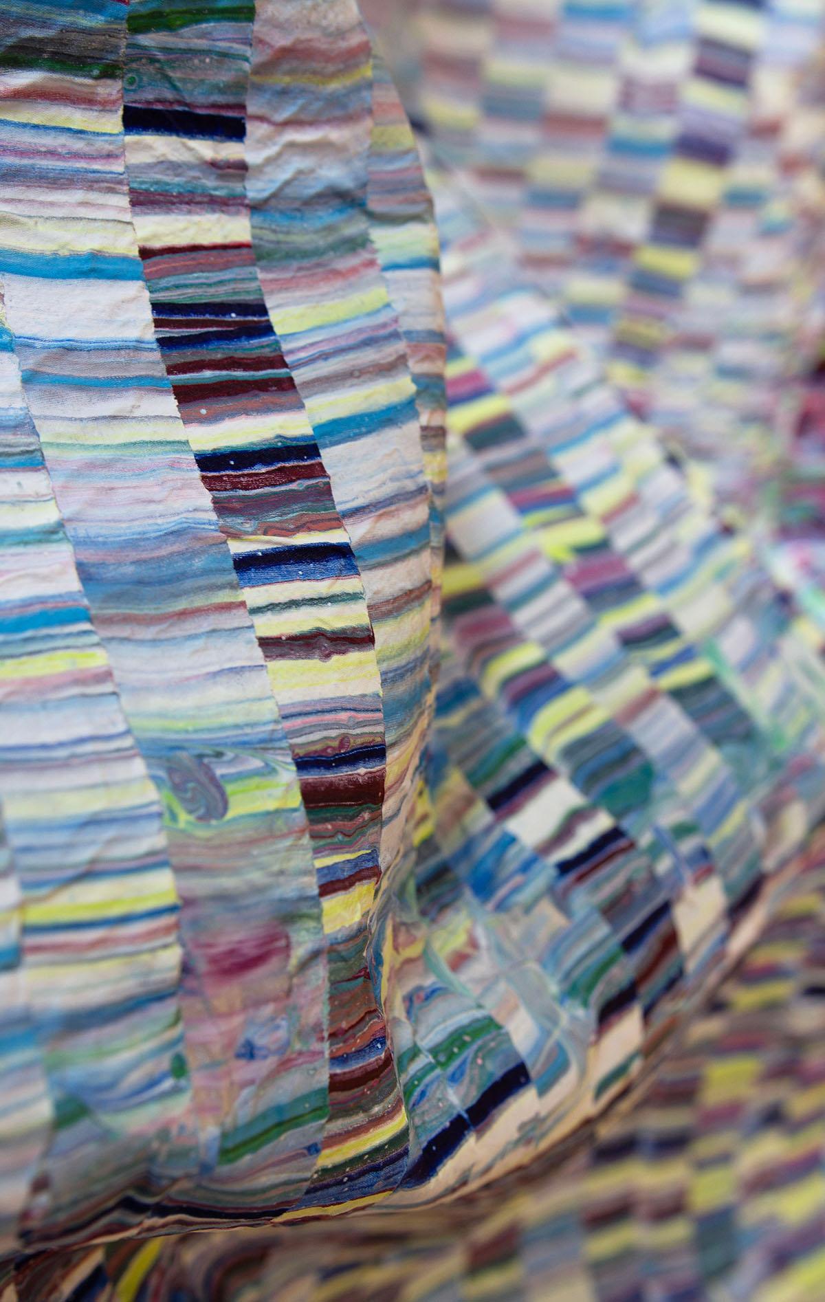 Pittura verticale dimensionale su seta dai toni Jewell, arte astratta contemporanea in vendita 3
