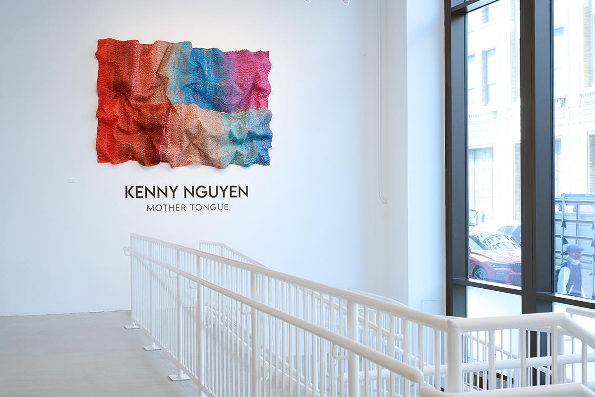 Kenny Nguyen
Reihe Begegnung Nr.51, 2025
Handgeschnittener Seidenstoff, Acrylfarbe, Leinwand, an die Wand montiert
71 x 109 Zoll
180.3 x 269.2 cm
Gewellt Abmessungen (ca.) 66 x 93 x 8 Zoll
KN105

Kenny Nguyen (geb. 1990, Provinz Ben Tre, Vietnam)