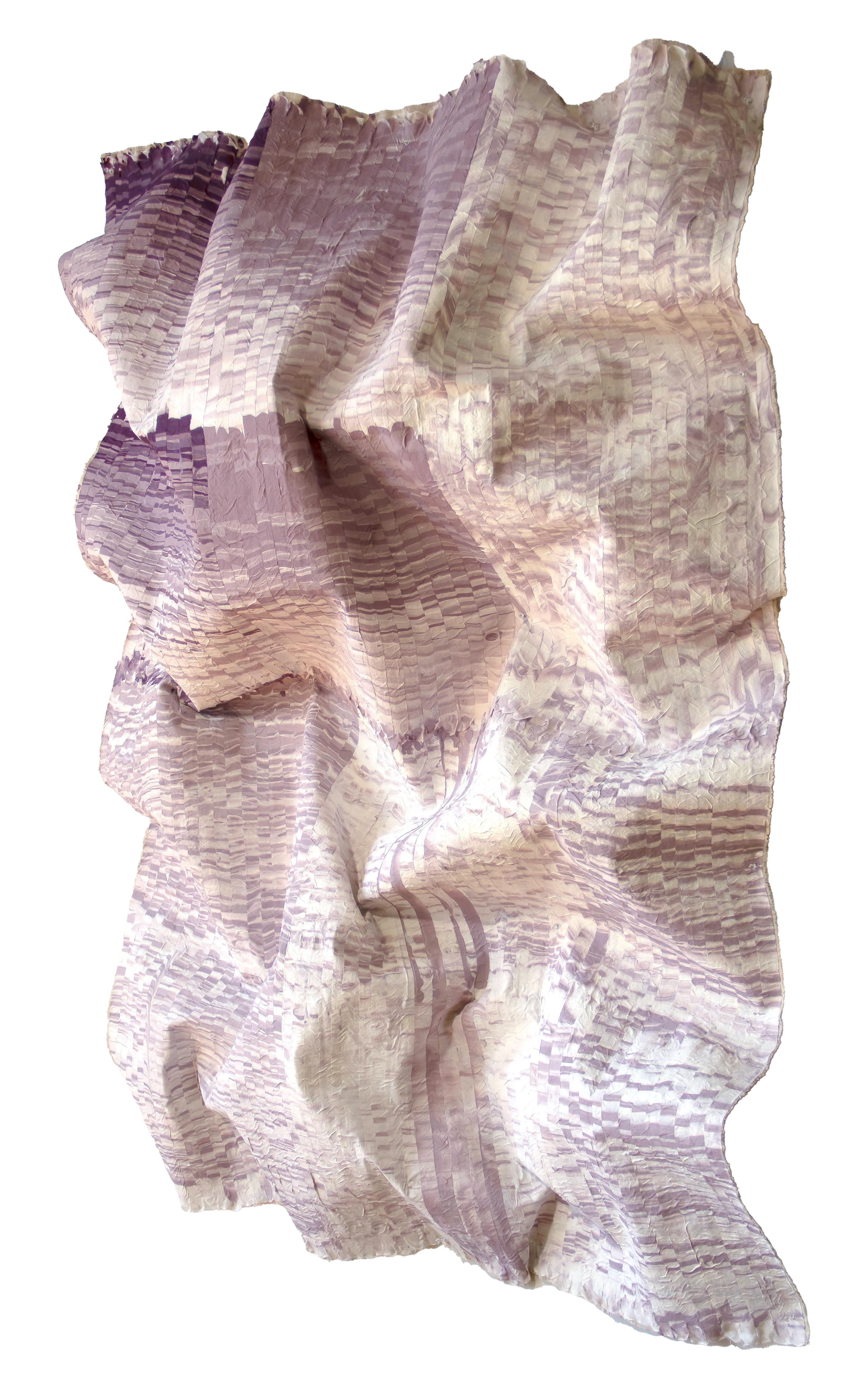 Peinture tridimensionnelle en soie rose, blanche, violette, découpée à la main et montée sur un mur. en vente 1