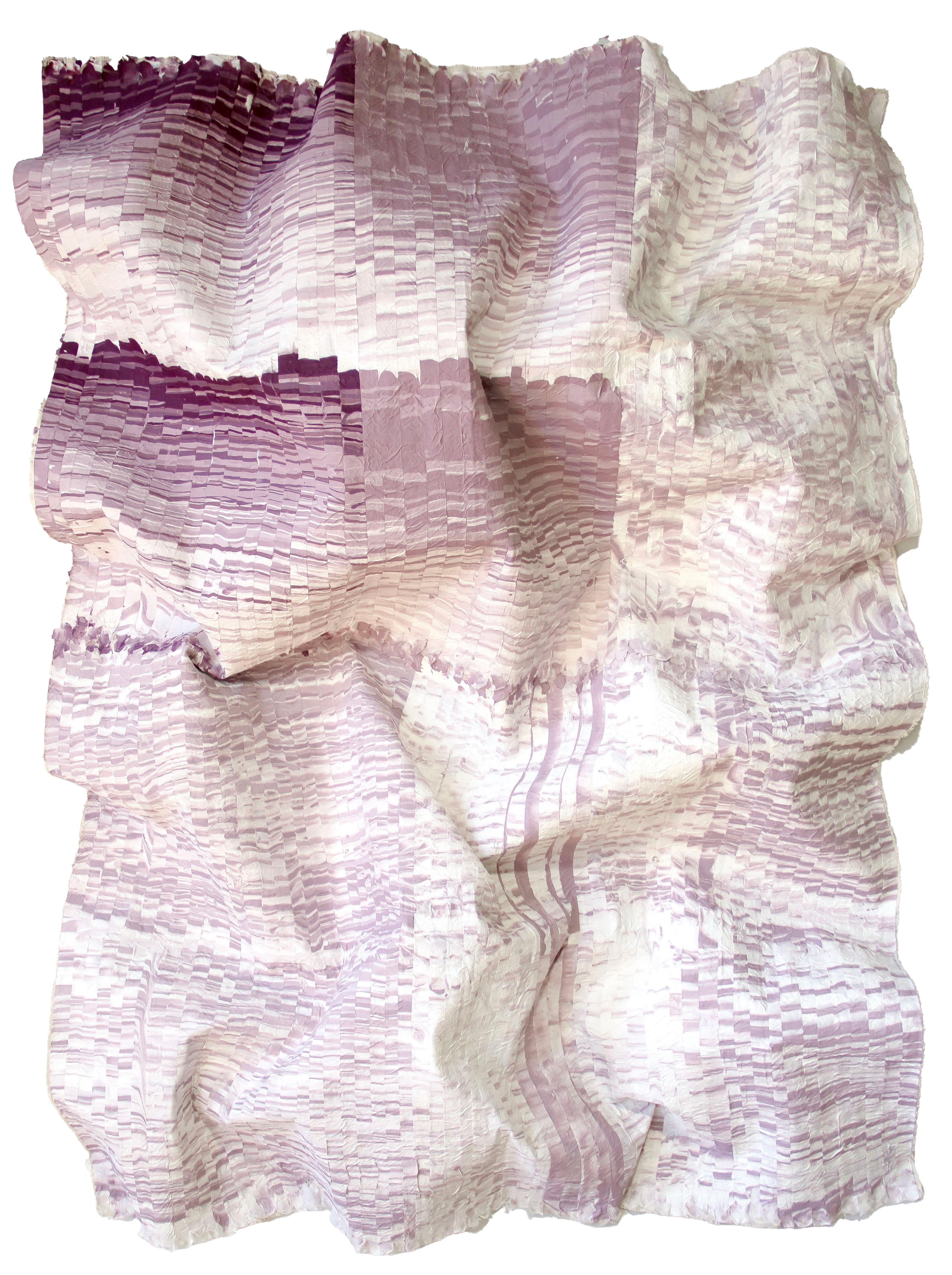 Dreidimensionales, rosa, weißes, violettes, handgeschliffenes Seidengemälde an der Wand montiert