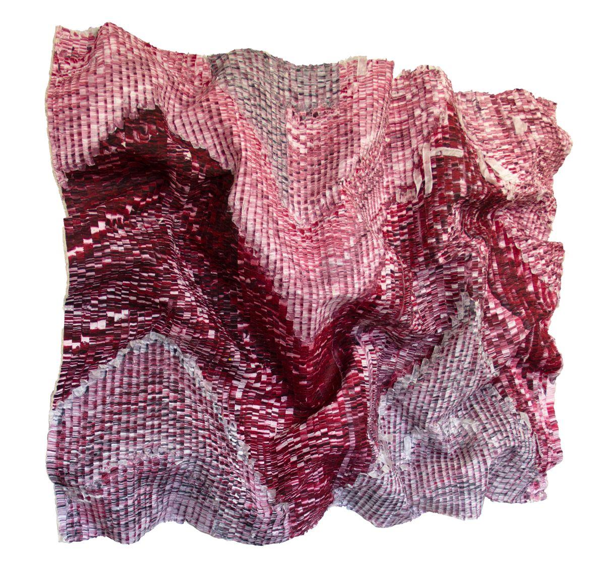 Dreidimensionales, rosa, weißes, violettes, handgeschliffenes Seidengemälde an der Wand montiert im Angebot 1