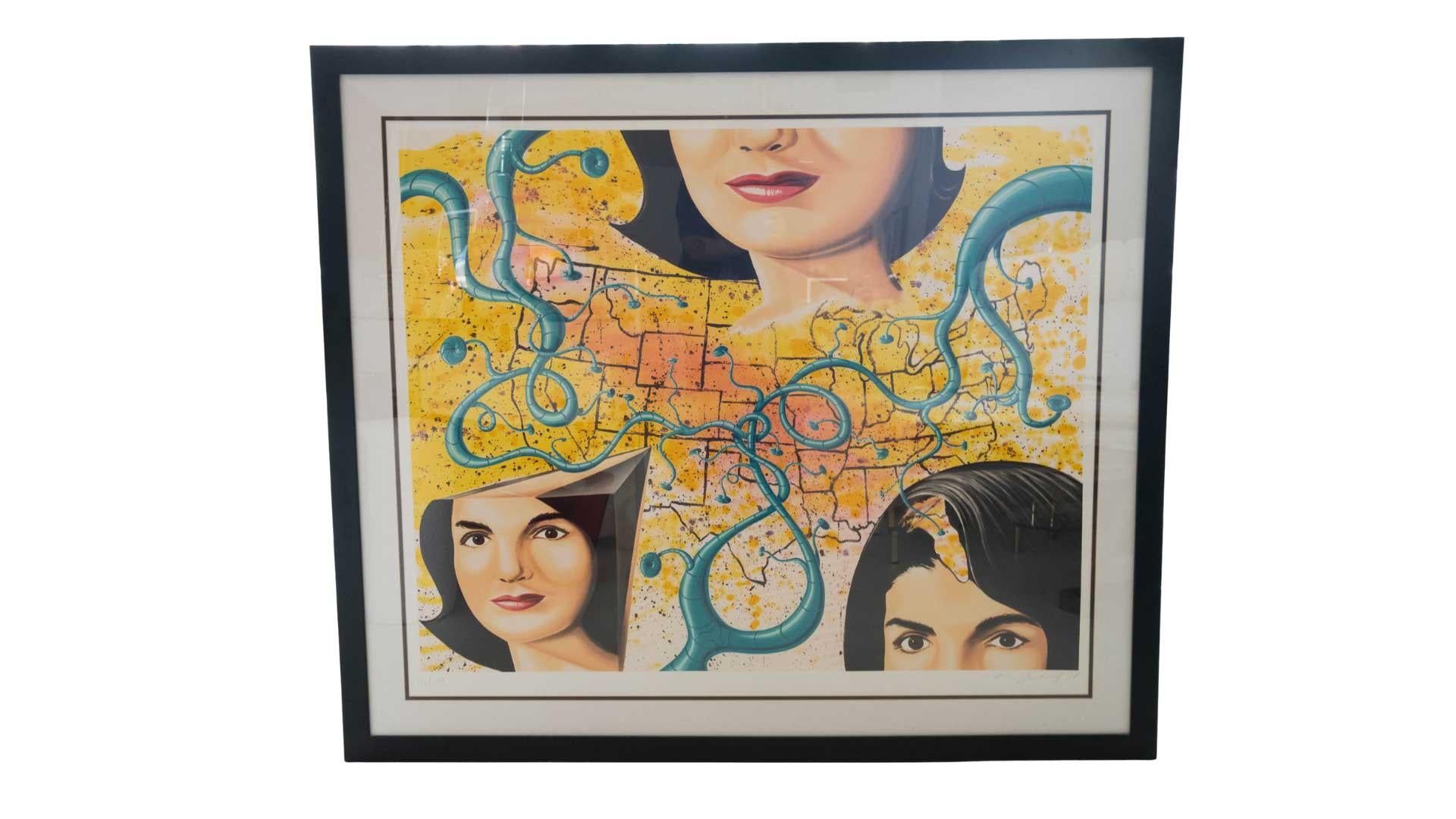 Dieses Pop-Art-Kunstwerk von Kenny Scharf ist ein mit Bleistift signierter und nummerierter Siebdruck mit dem Titel Three Faces Of Jackie.
Seit 1998. Auflage von 150 Stück, dieses Exemplar ist 116/150. Es ist mit einem schwarzen Holzrahmen gerahmt