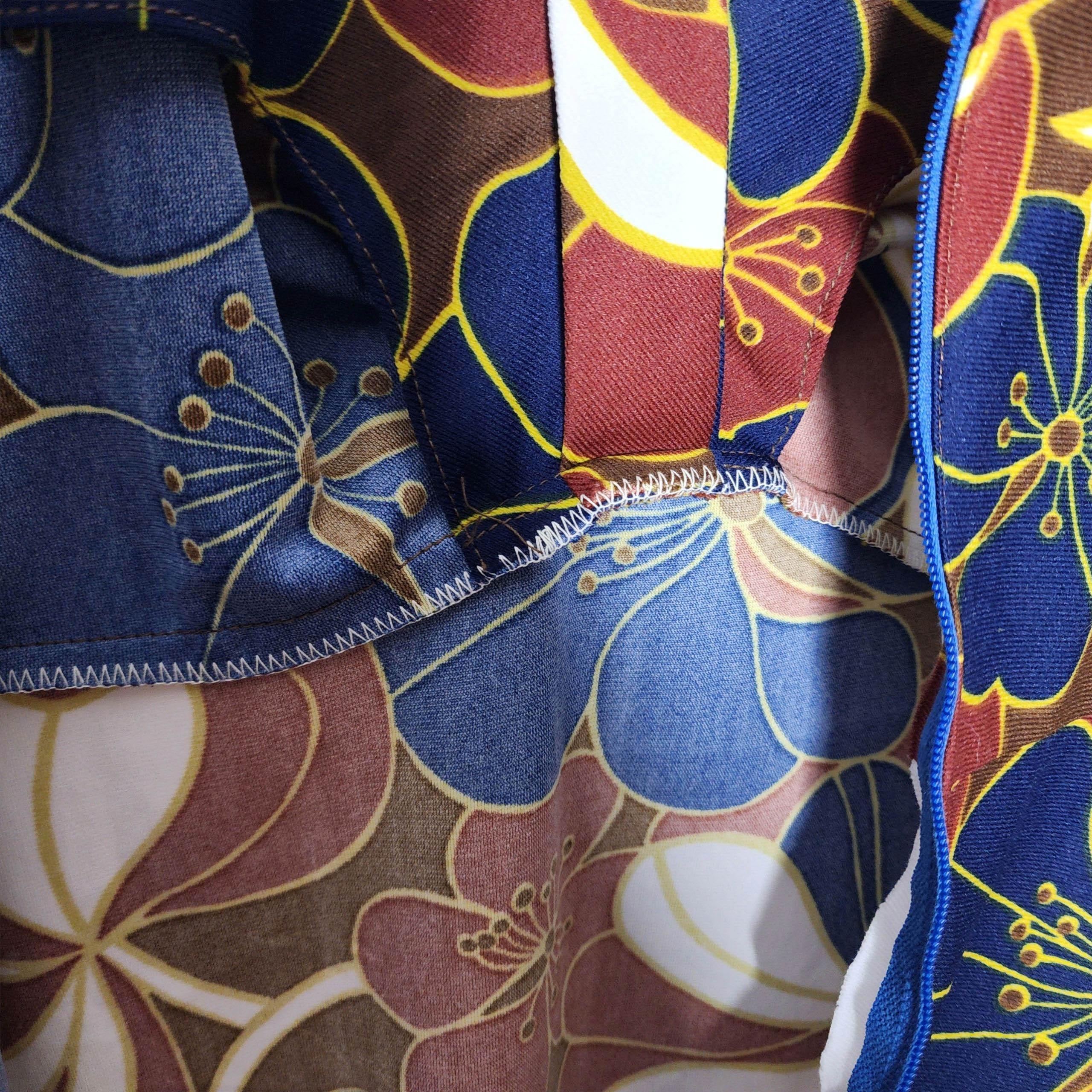 Kenolo Fashions - Robe longue à imprimé floral hawaïen avec nœud, 1970 en vente 6