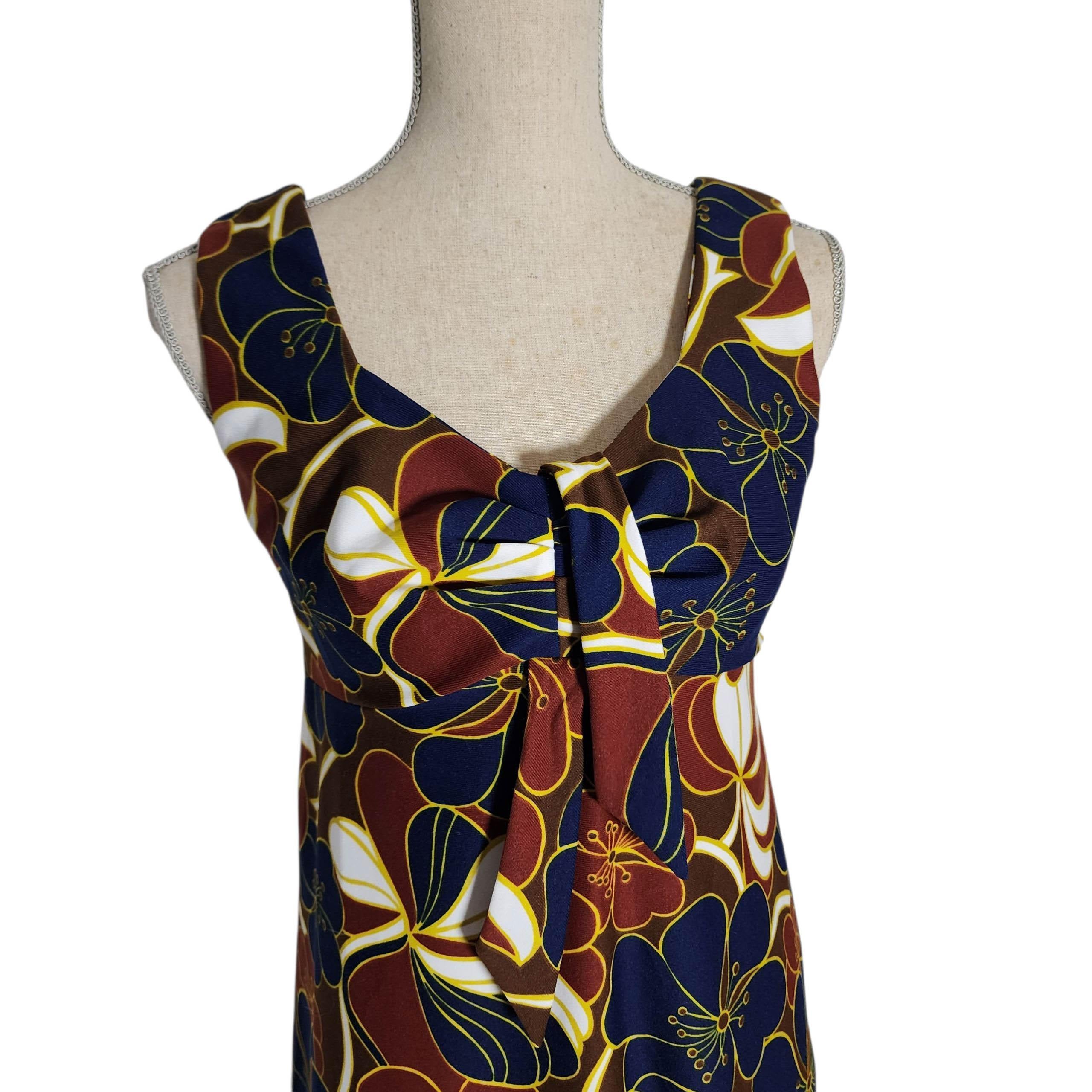 Kenolo Fashions - Robe longue à imprimé floral hawaïen avec nœud, 1970 en vente 1
