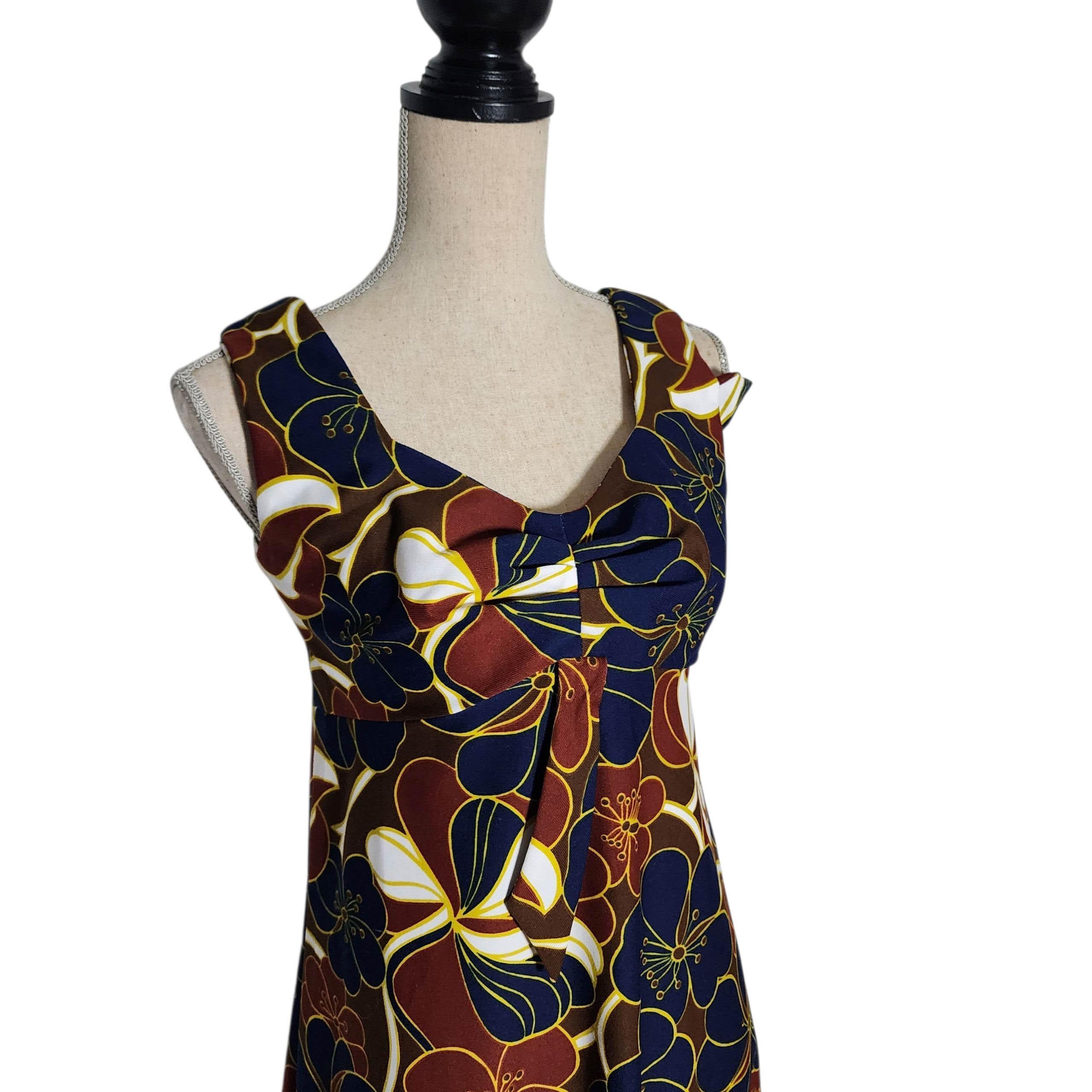 Kenolo Fashions - Robe longue à imprimé floral hawaïen avec nœud, 1970 en vente 2