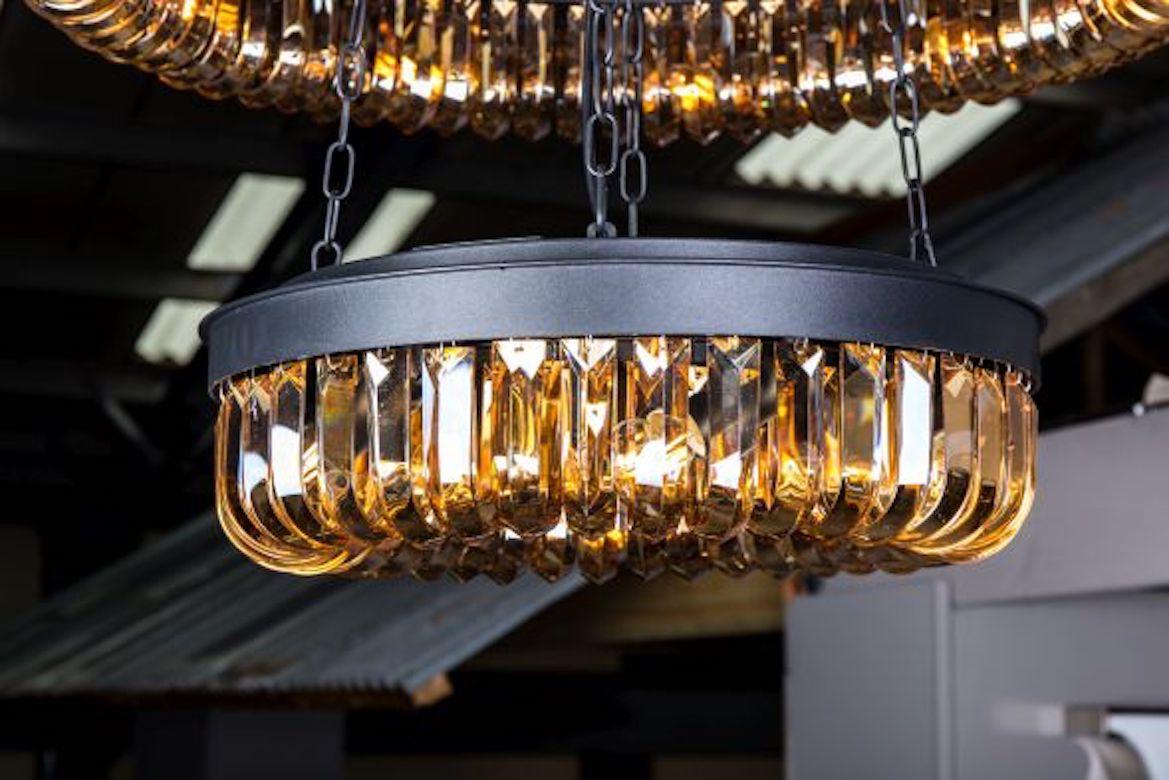 Serie di lampadari in cristallo ambrato di Kensington, 20° secolo in vendita 1