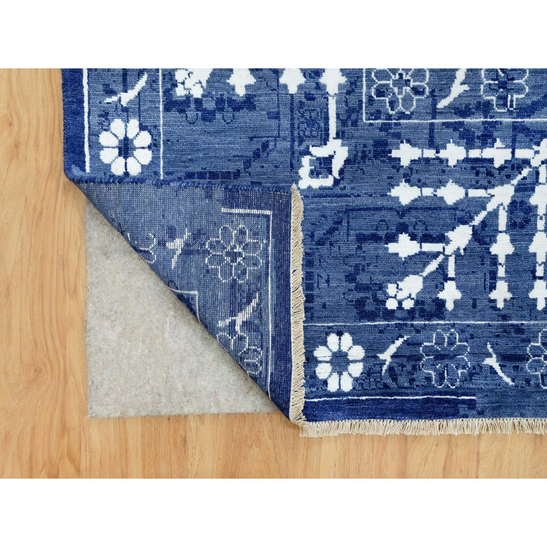 Annodato a mano Kensington Blue Tappeto quadrato orientale in lana e seta Tabriz annodato a mano 10' x 10' in vendita