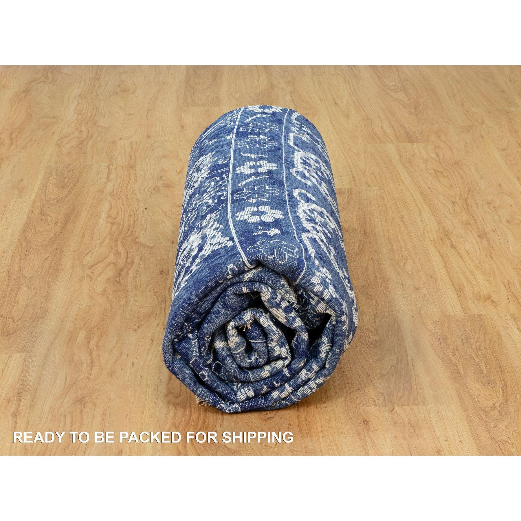 Kensington Blue Tappeto quadrato orientale in lana e seta Tabriz annodato a mano 10' x 10' in vendita 2