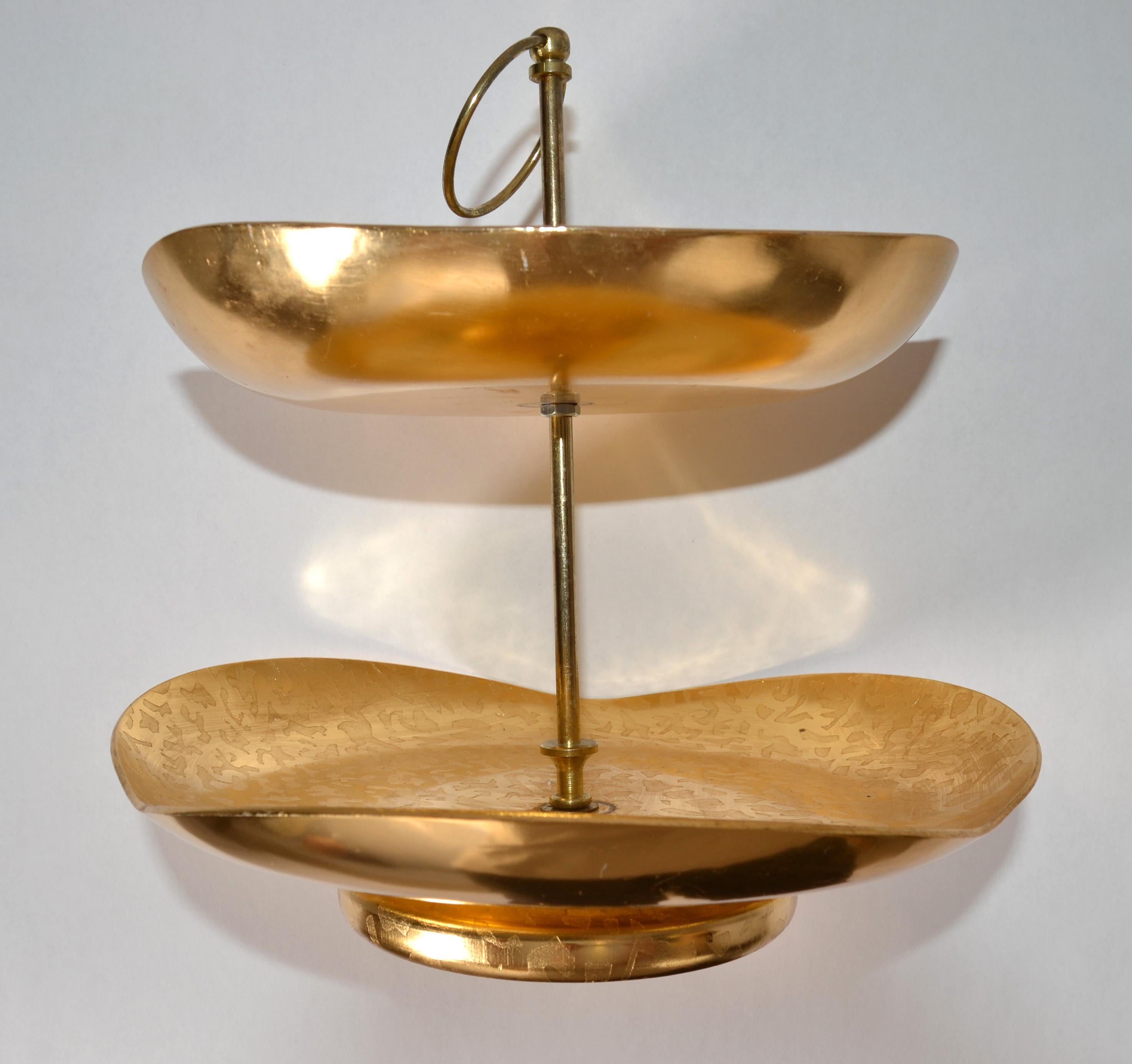 Mid-Century Modern Kensington Moire Gold Plate Two Tier Center Handled Etched Snack Serving Stand  For Sale