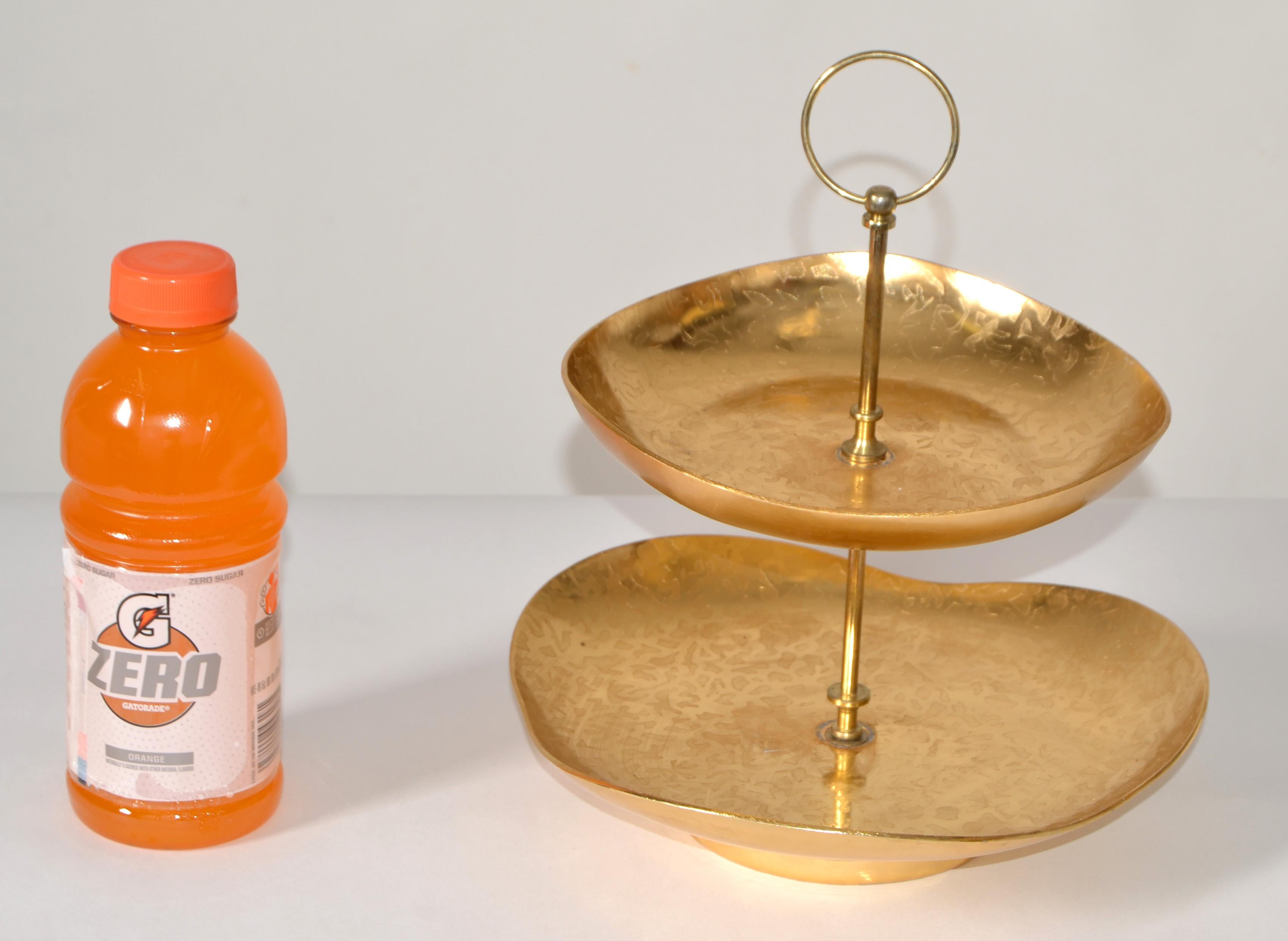 Kensington Moire Gold Platte zwei Etagen Mitte behandelt geätzt Snack servieren Stand  (Mitte des 20. Jahrhunderts) im Angebot