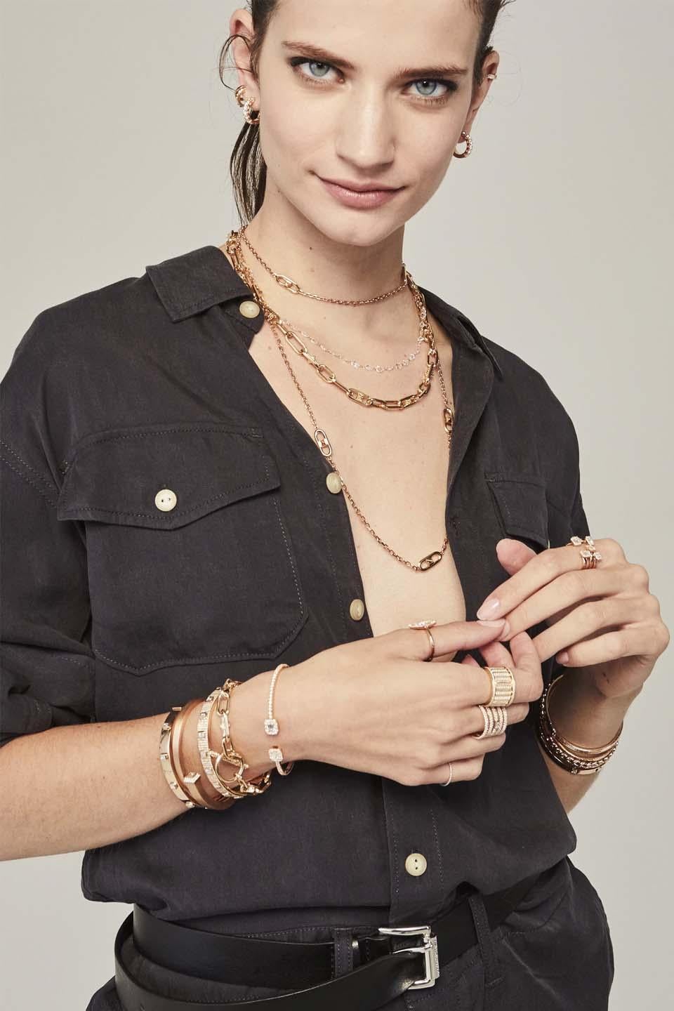 Kensington Diamonds Necklace /  Rose Gold. Necklace with white brilliant cut diamonds (ct. 2,39) set in rose gold 18Kt.

Kensington, a new British redesign collection inspired by Kensington Gardens. Bracelets, earrings, necklaces and rings, gold and