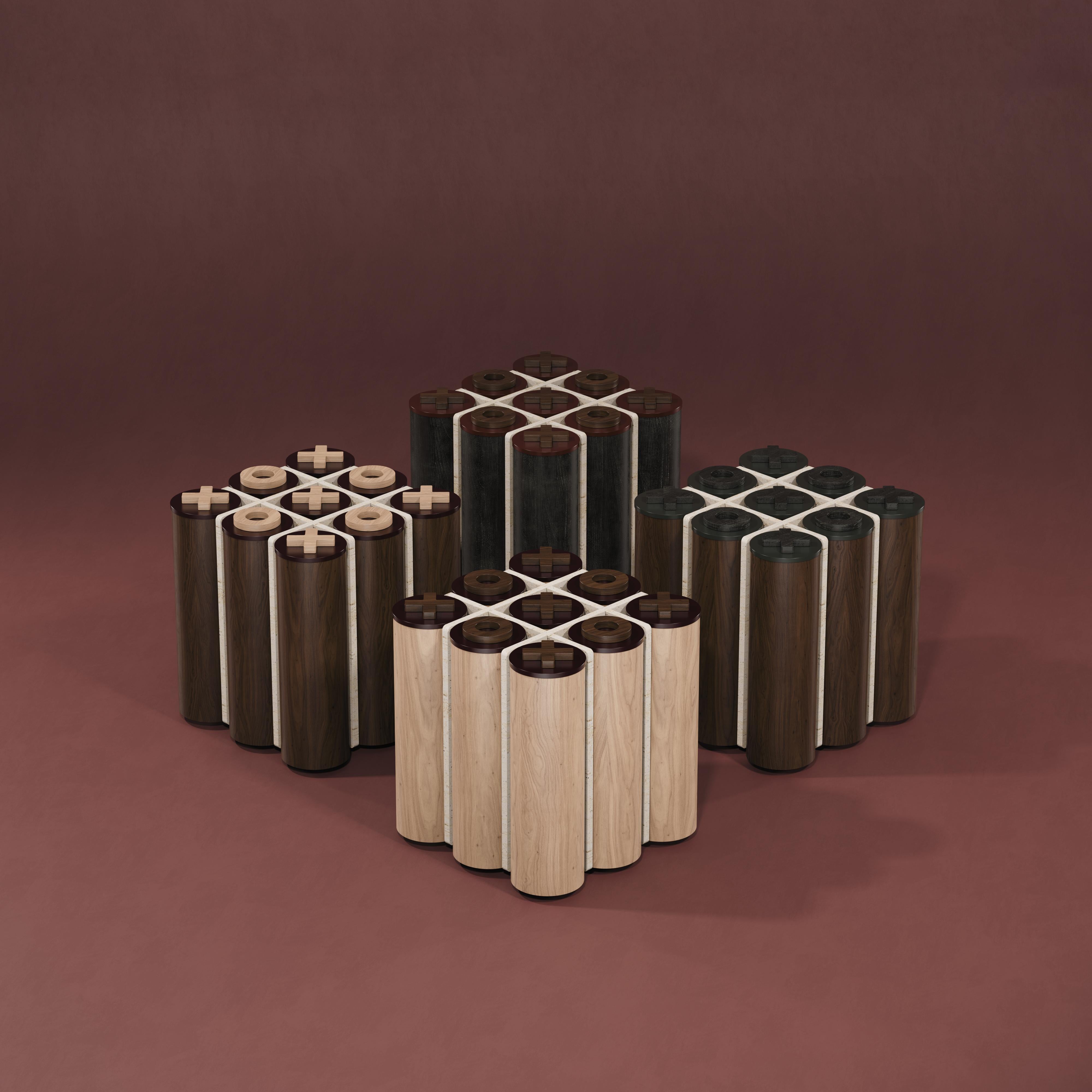 Kensington Tic-Tac-Toe-Tisch aus Holz Travertin, hergestellt in Portugal von Wood Tailors im Angebot 1