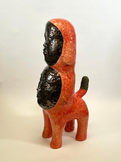 „Dog“, figurativ, Keramik, Skulptur, Surrealistisch, Steingut, Glasur