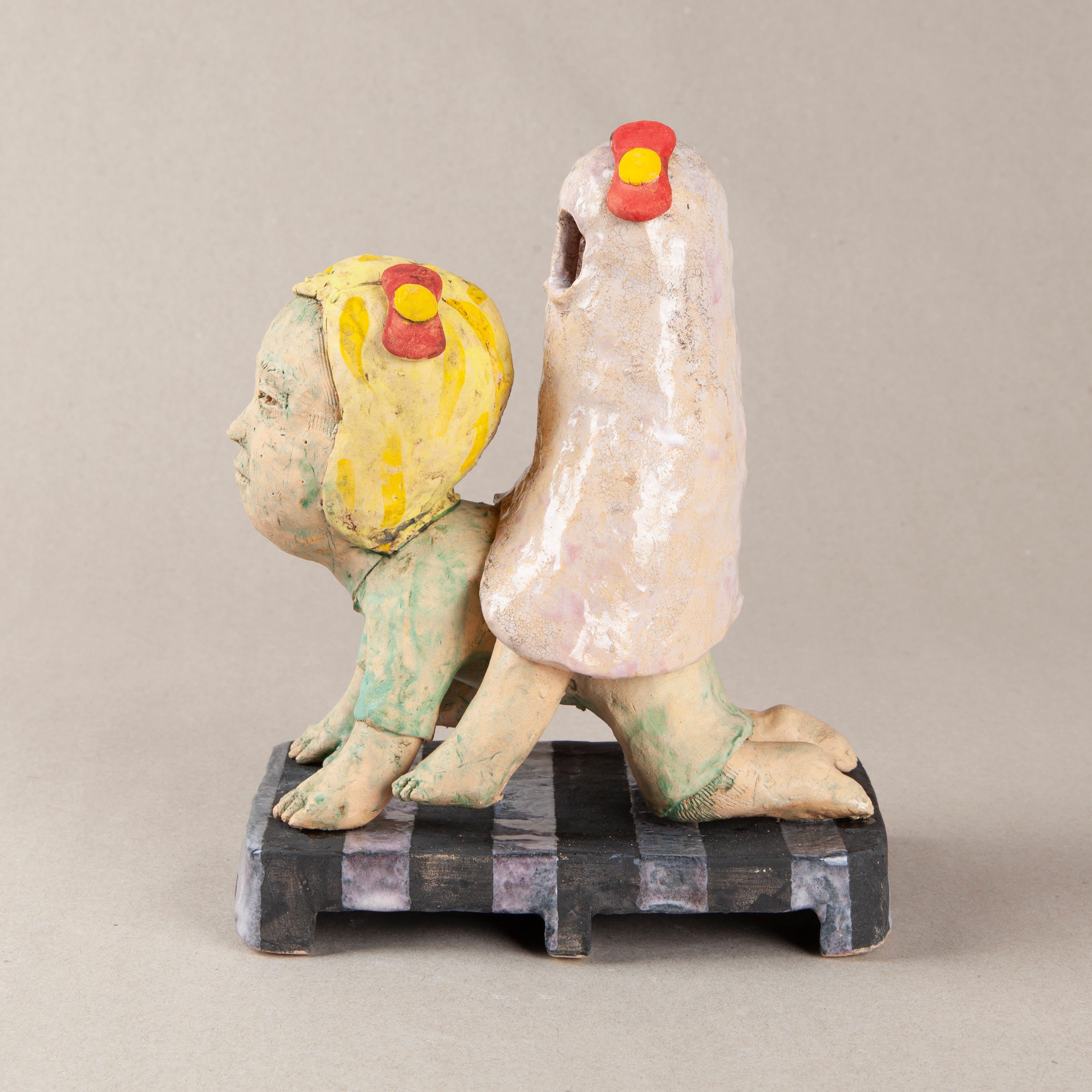 Dans son propre sillage n° 3 - Beige Figurative Sculpture par Kensuke Yamada