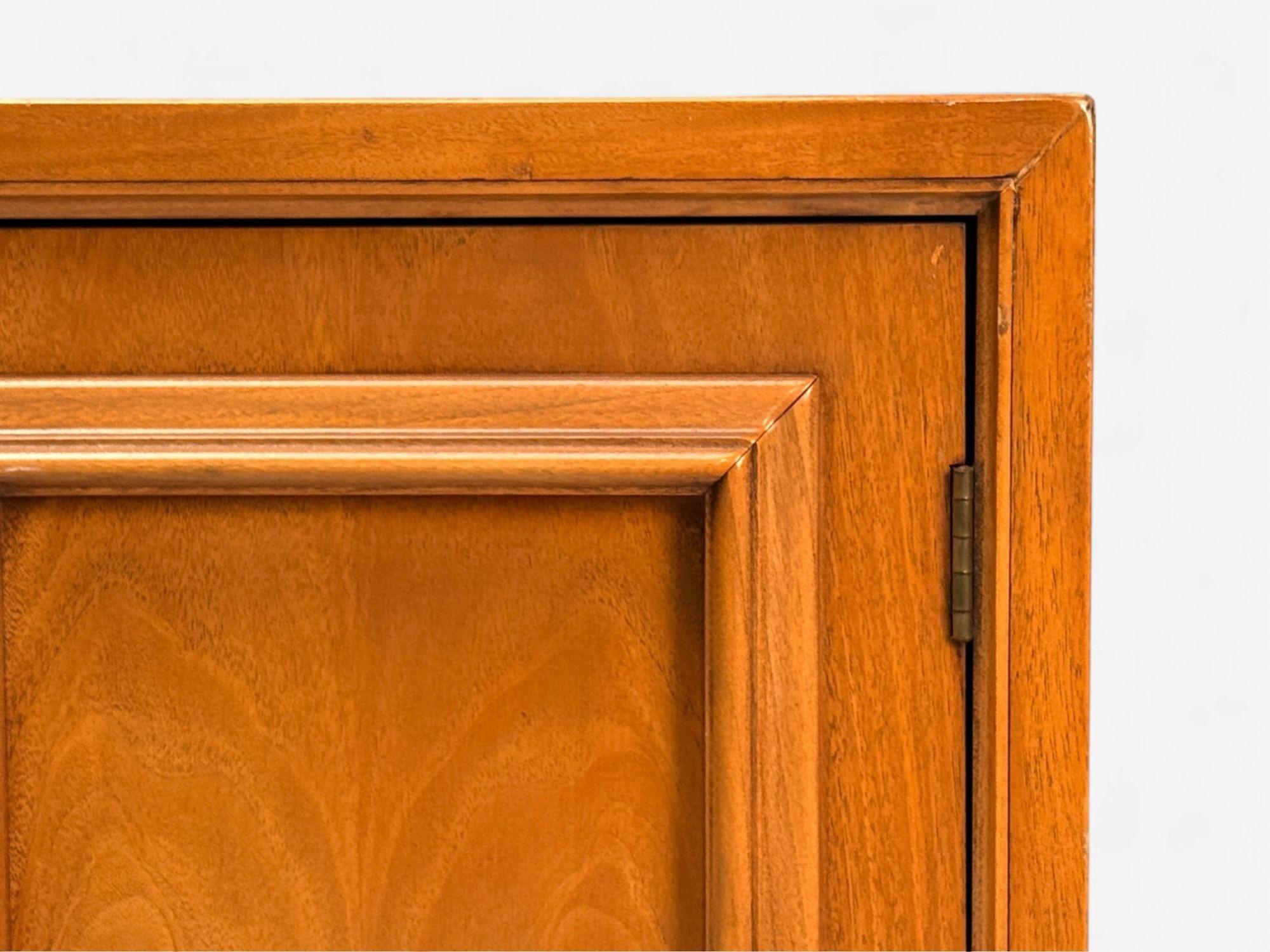 Metà XX secolo Kent Coffey, Comò moderno americano, noce, ottone, USA, anni '60 in vendita
