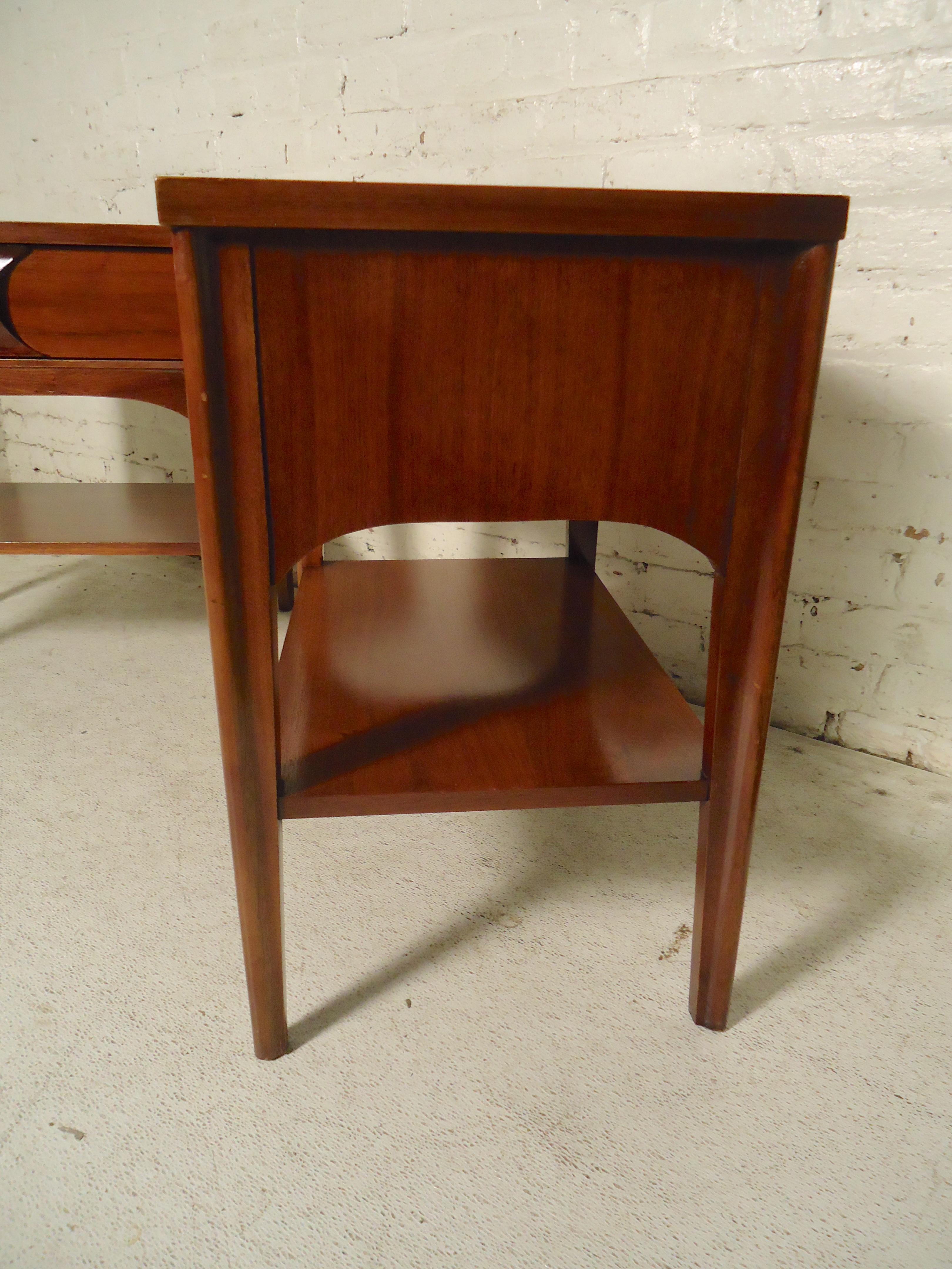 Kent Coffey Bedside Tables In Good Condition In Brooklyn, NY