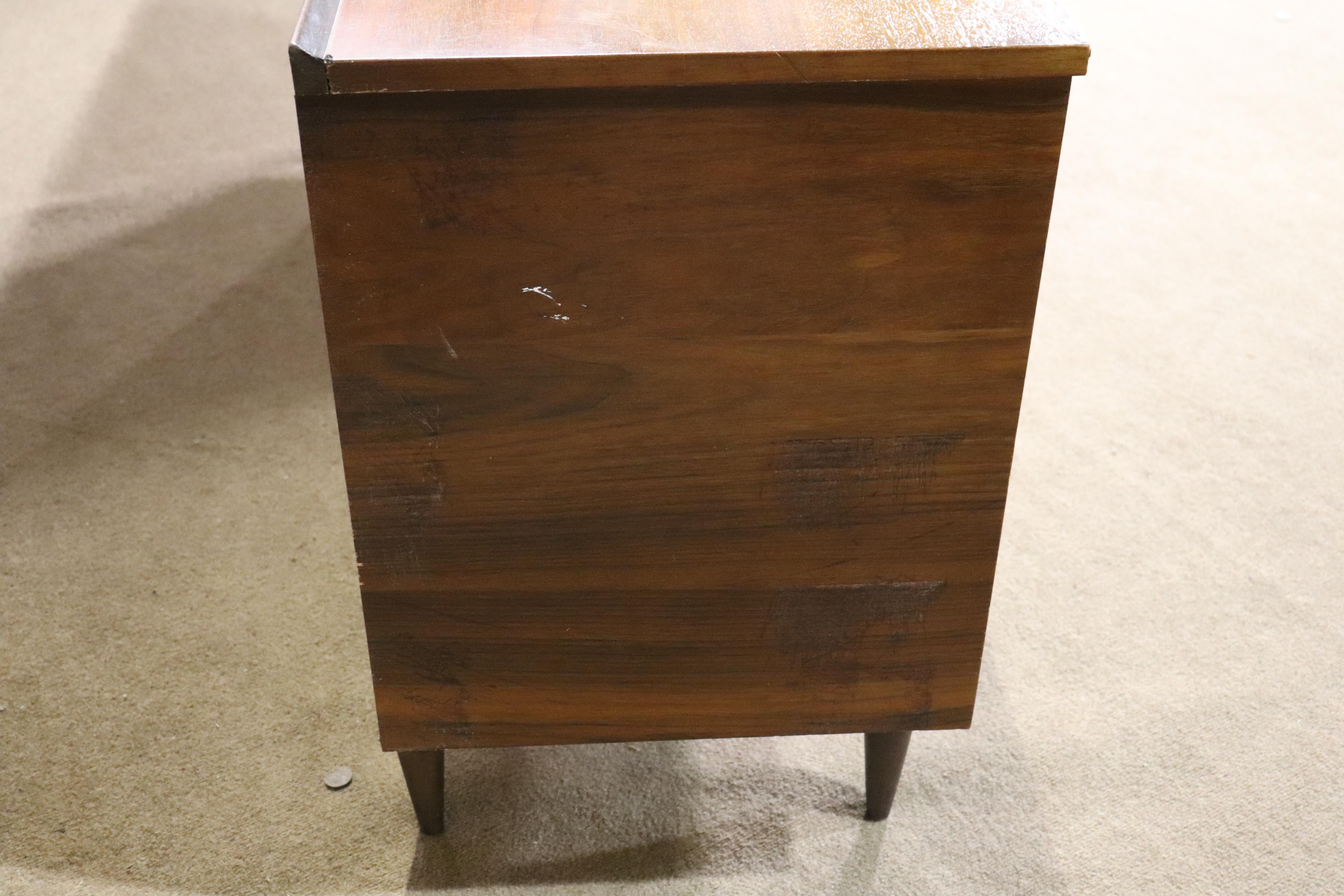 Long buffet 'Brasilia' de Kent Coffey en vente 4