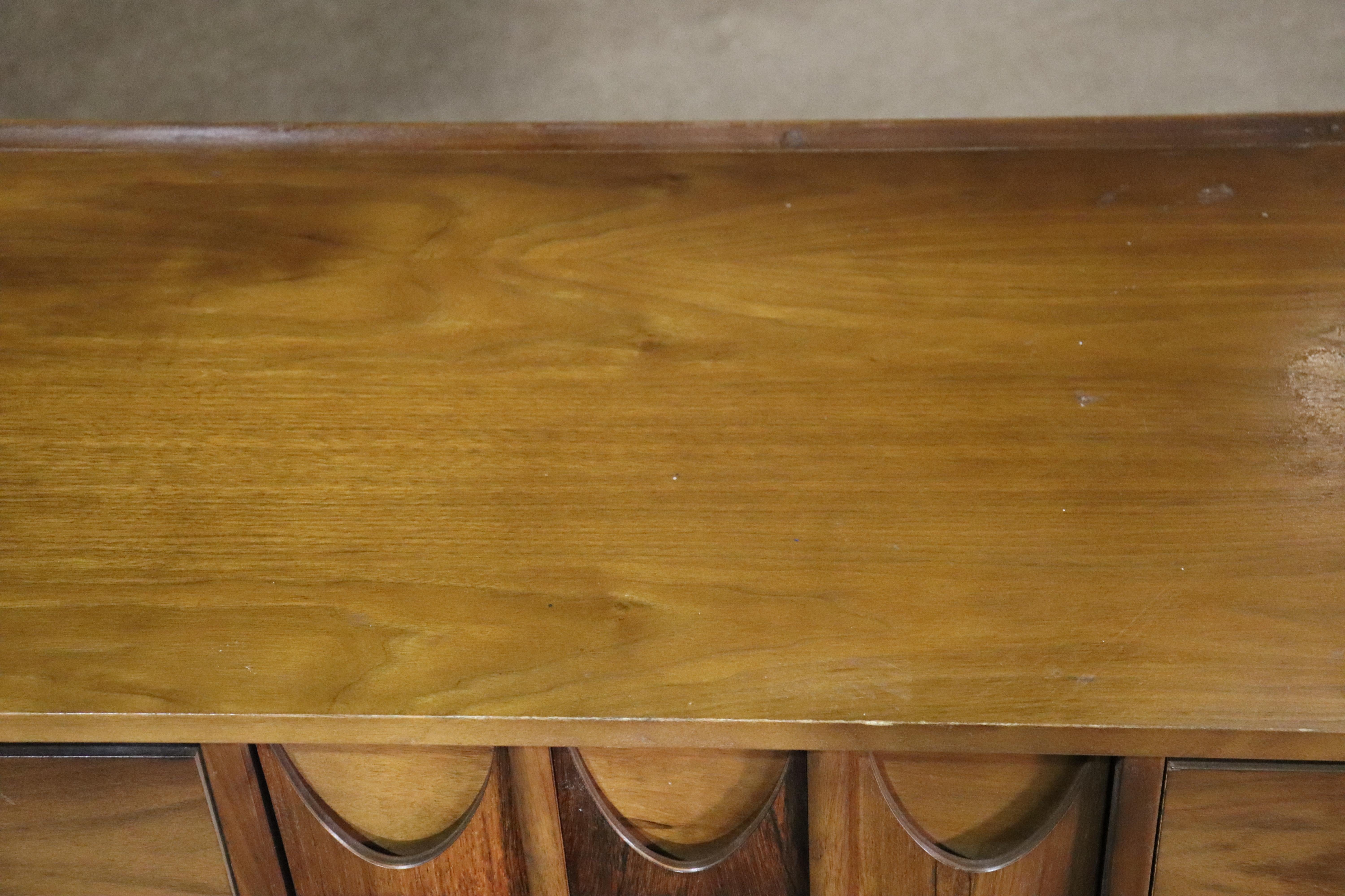 Long buffet 'Brasilia' de Kent Coffey en vente 7