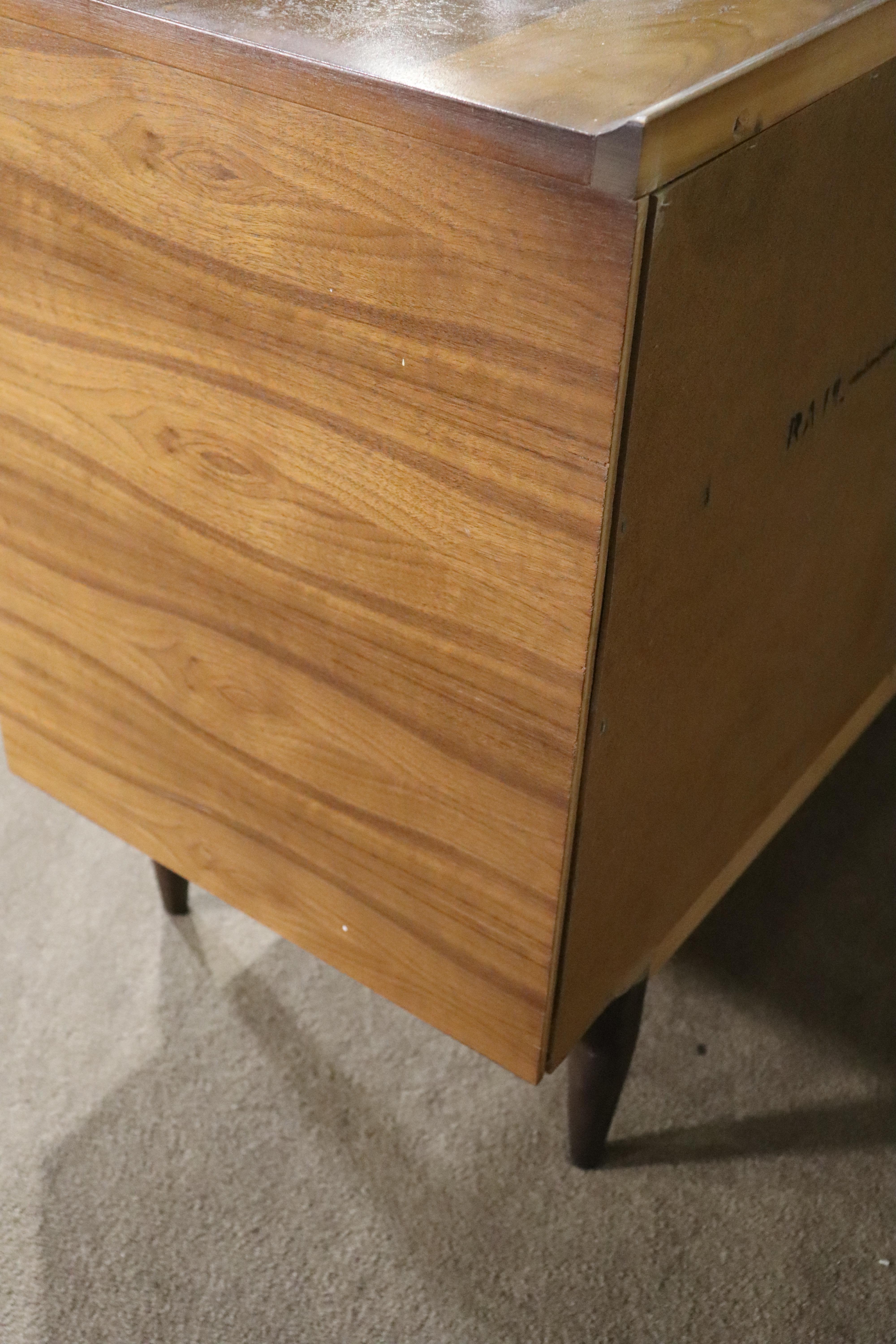Long buffet 'Brasilia' de Kent Coffey en vente 9