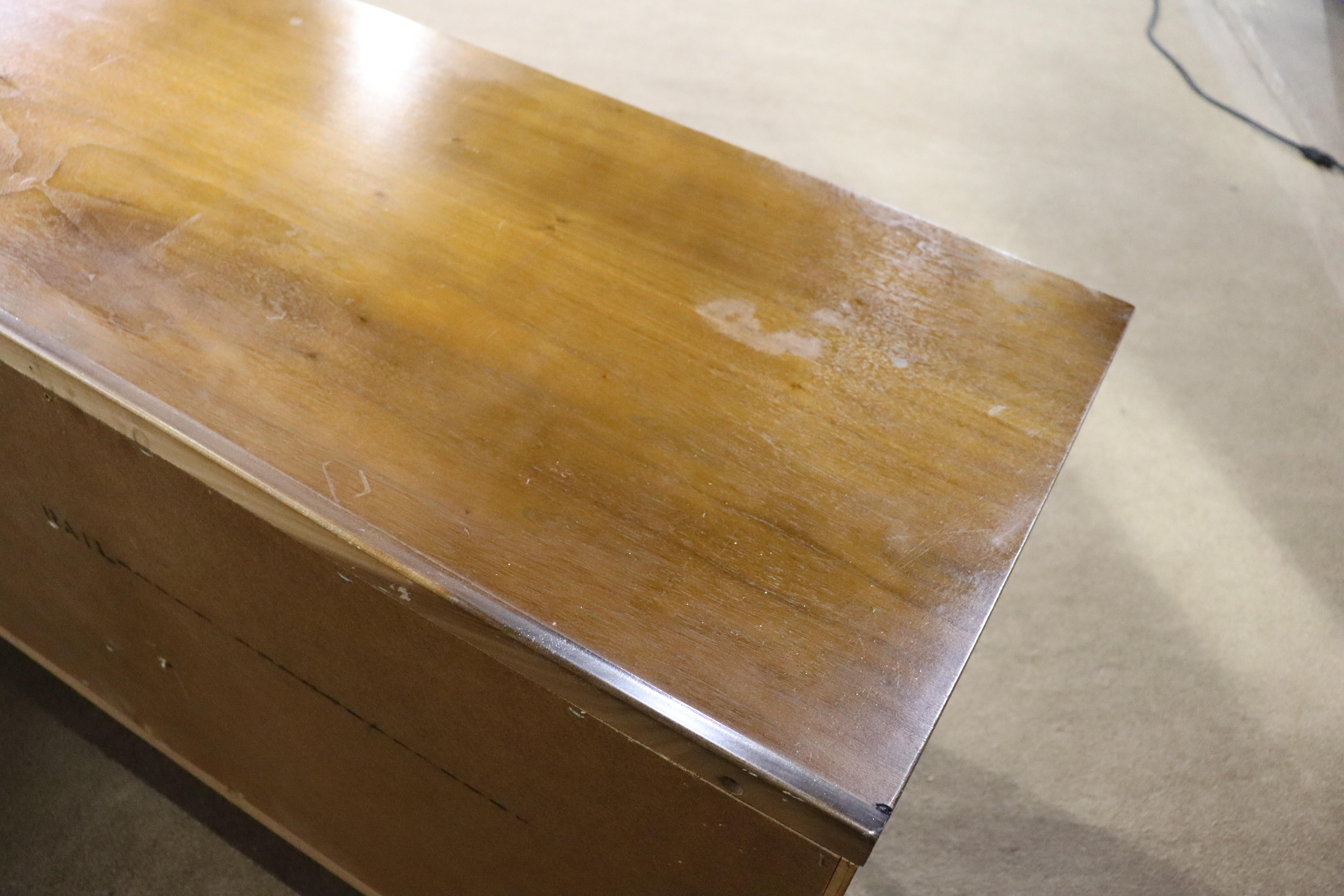 Long buffet 'Brasilia' de Kent Coffey en vente 13