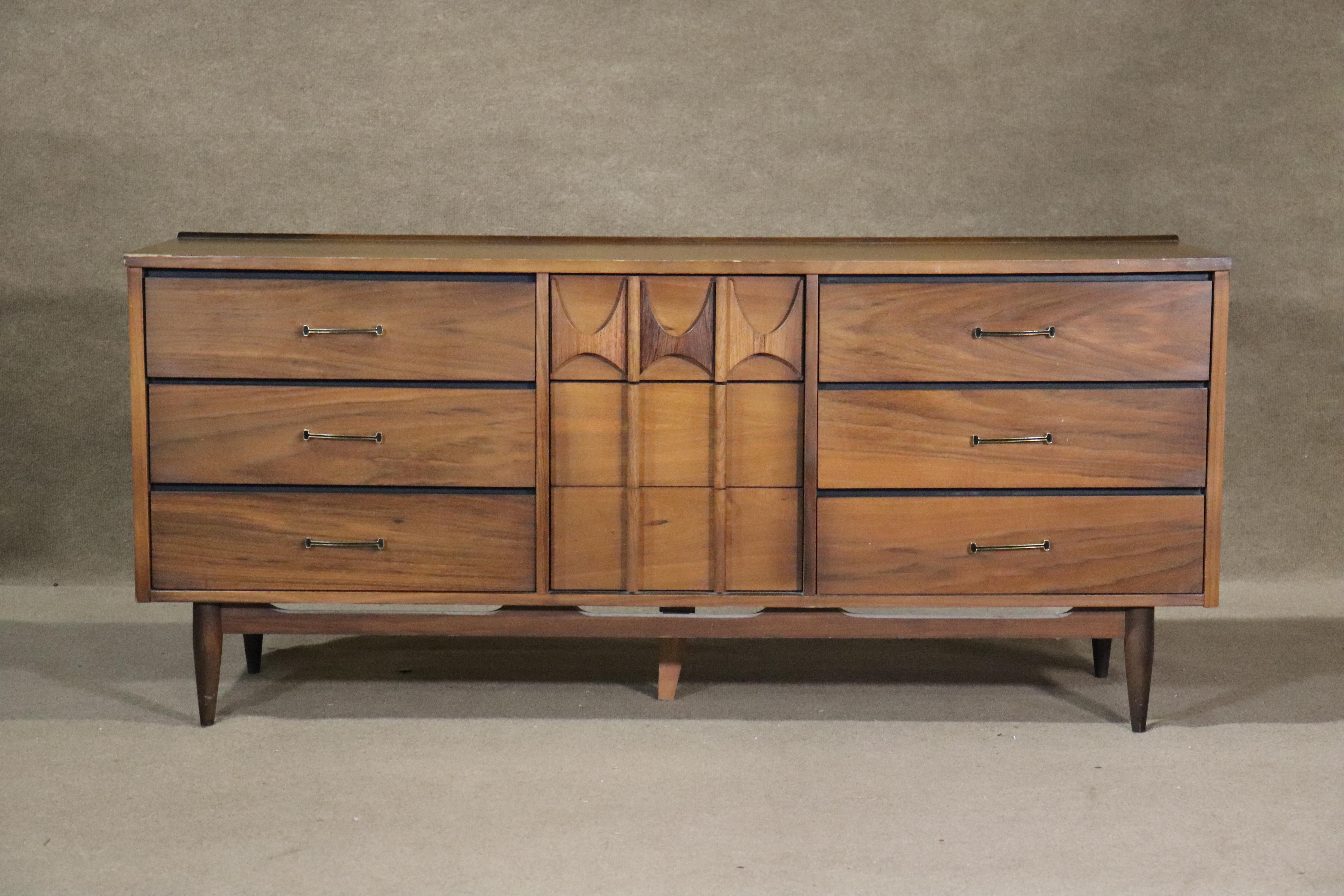 Mid-Century Modern Long buffet 'Brasilia' de Kent Coffey en vente
