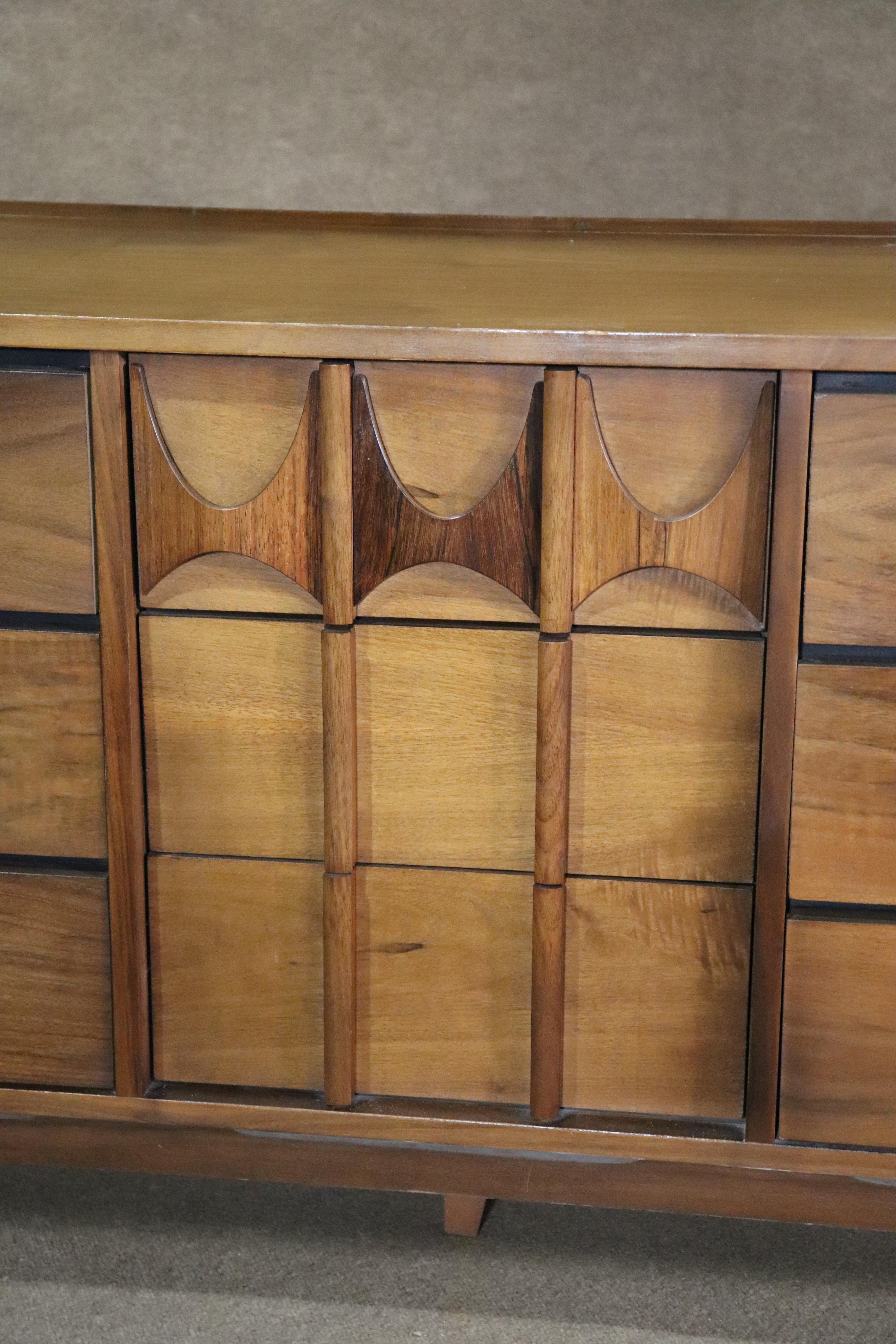 Long buffet 'Brasilia' de Kent Coffey en vente 1