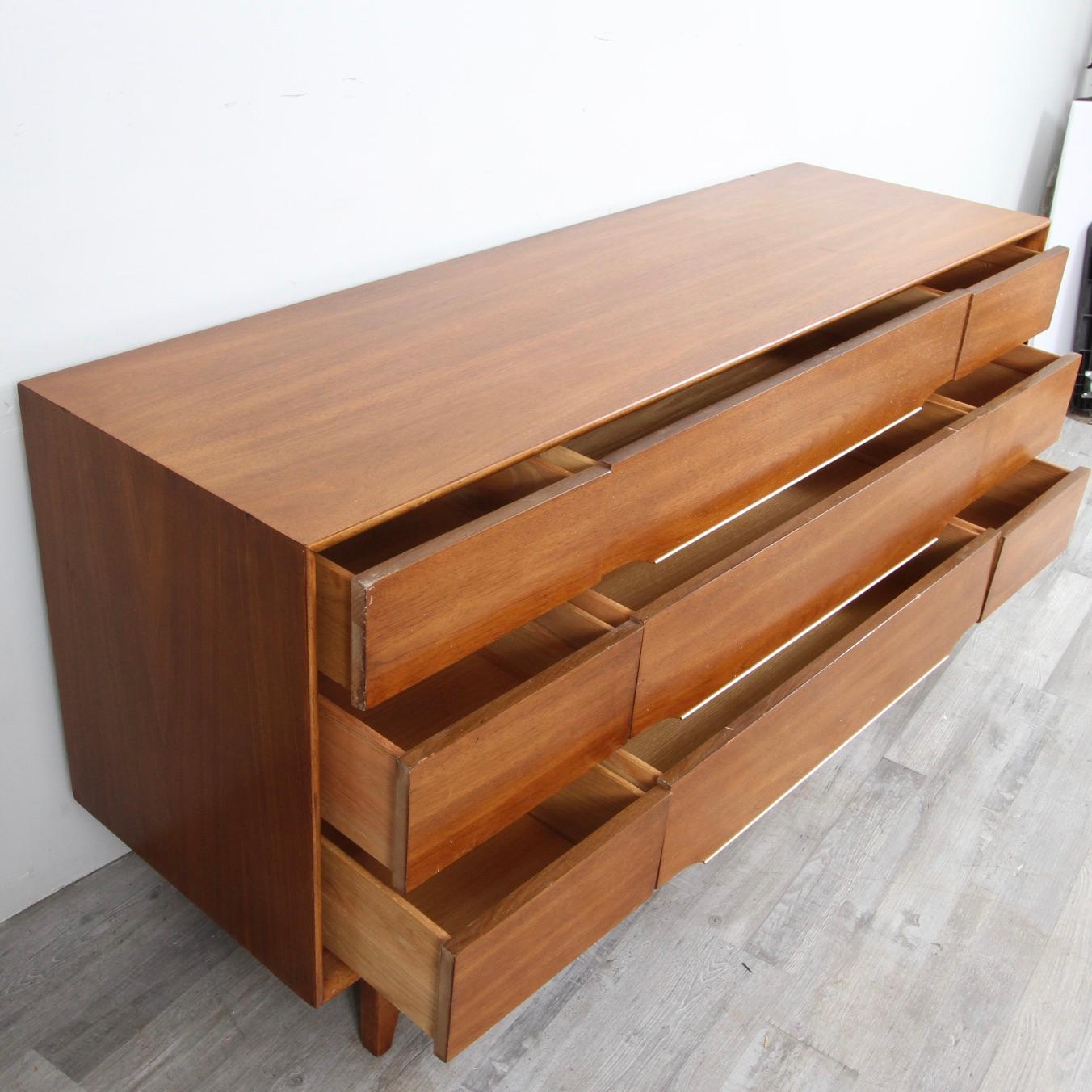 Kent Coffey Forum Low Dresser In Good Condition In New London, CT