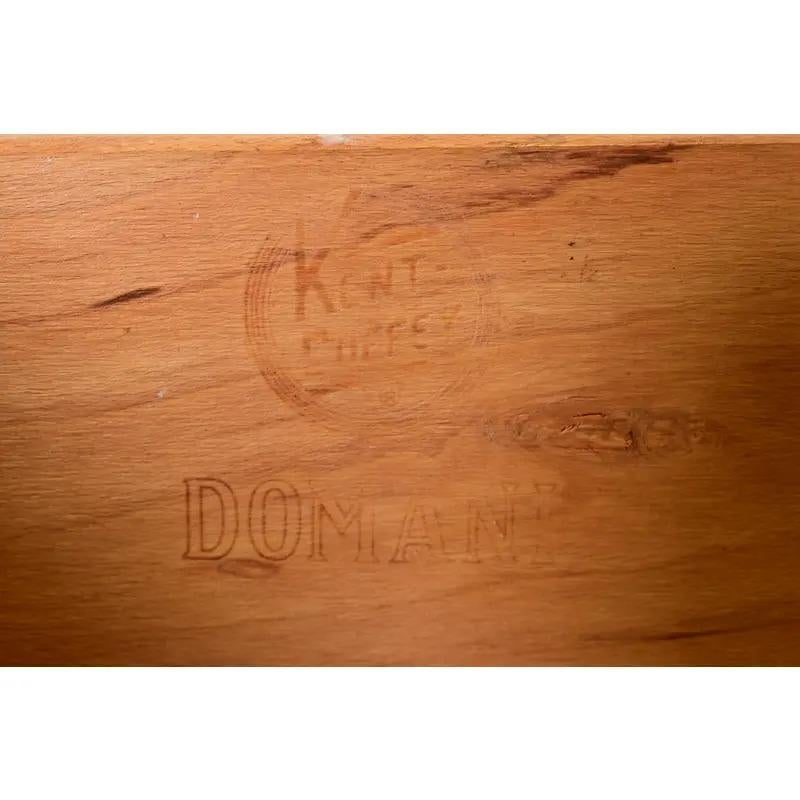 Kent Coffey Cómoda triple de cerezo tallado Luis XVI de la Regencia Francesa, circa 1960 en venta 4