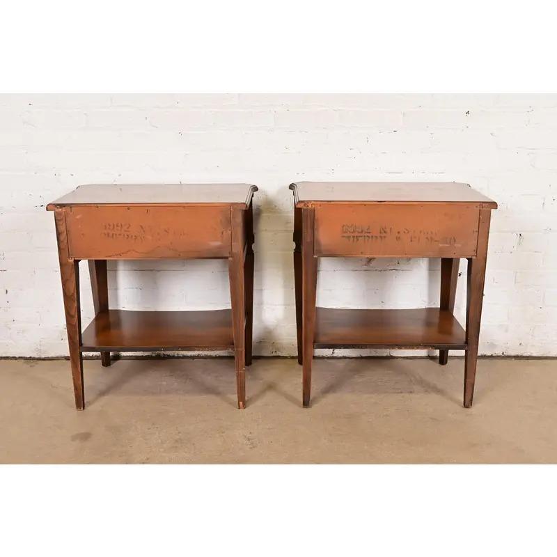 Kent Coffey French Regency Louis XVI Carved Cherry Wood Nightstands, Pair en vente 9