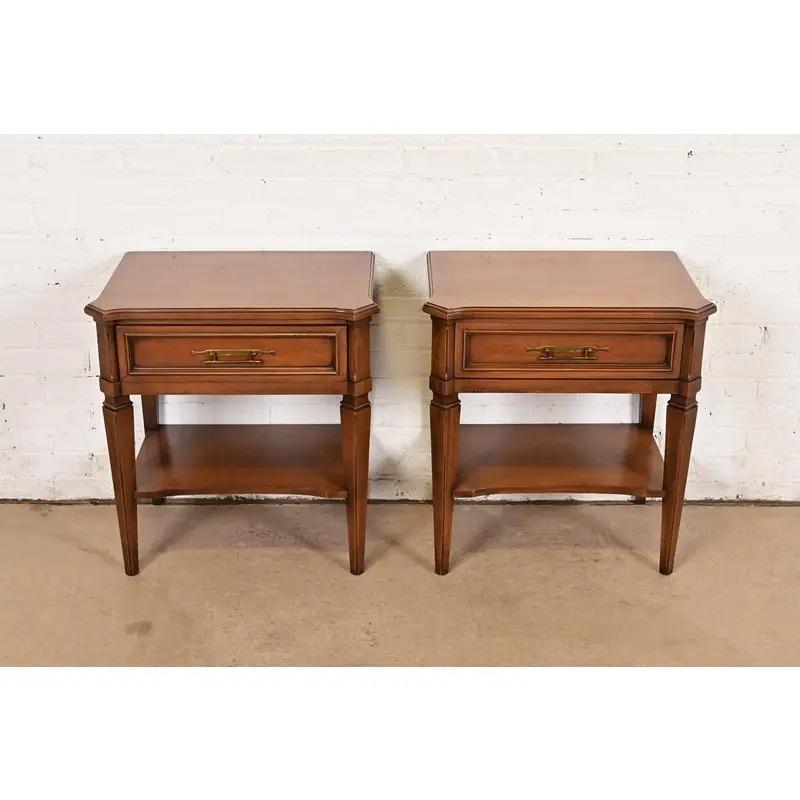Américain Kent Coffey French Regency Louis XVI Carved Cherry Wood Nightstands, Pair en vente