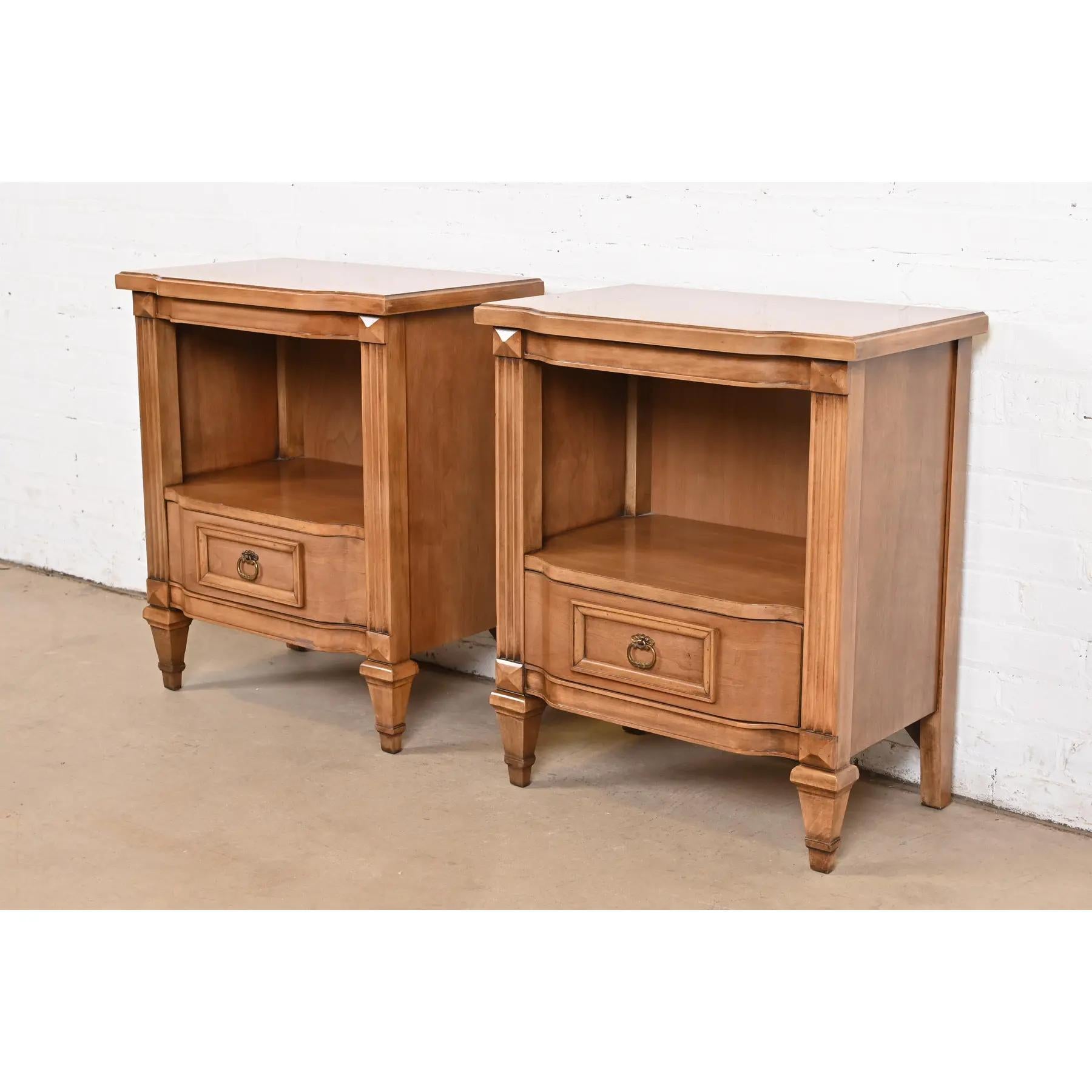 American Kent Coffey French Regency Louis XVI Carved Cherry Wood Nightstands, Pair For Sale